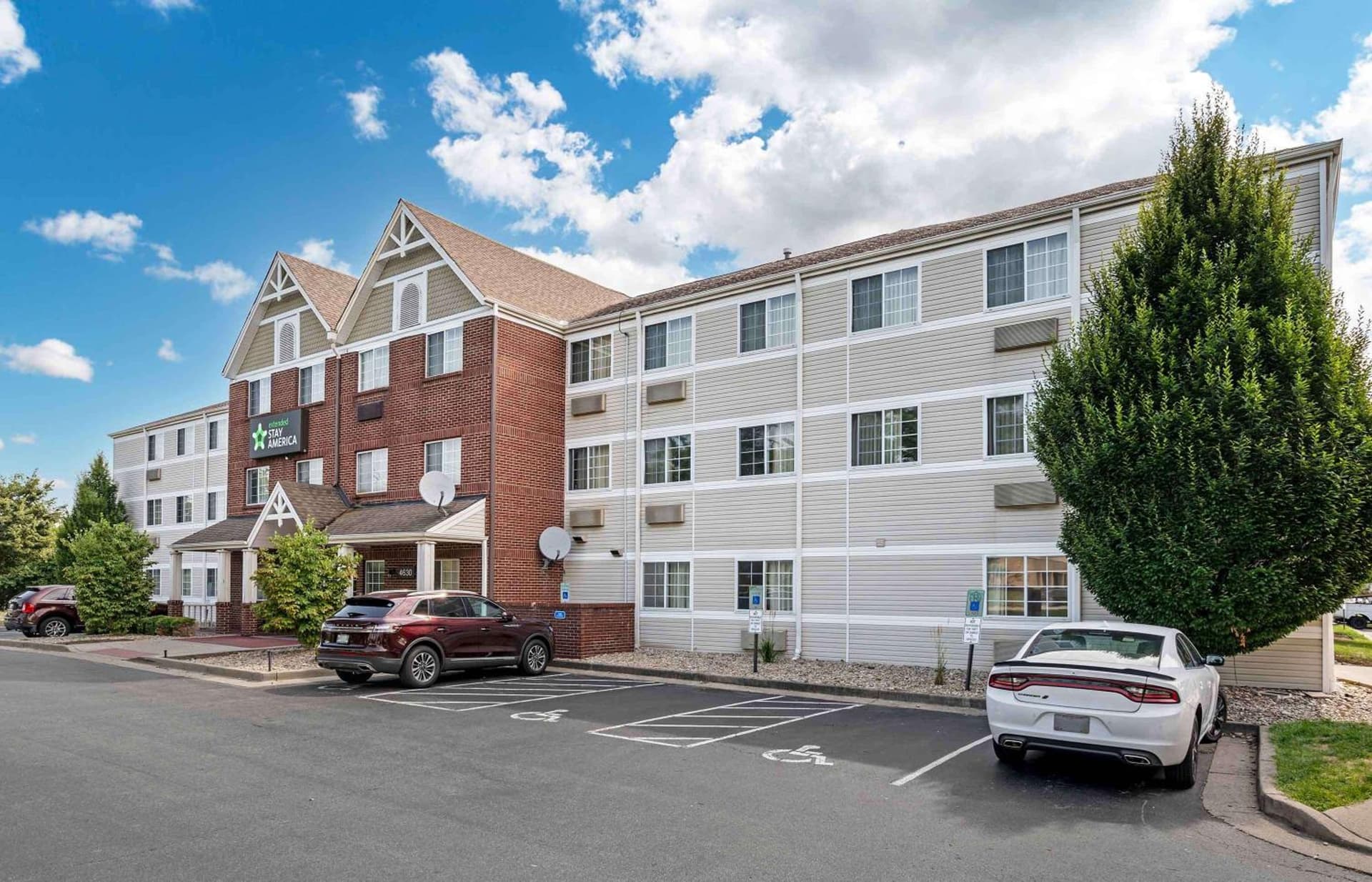Extended Stay America Suites - Cincinnati - Blue Ash - Reed Hartman property views in Blue Ash, OH — gallery photo 3