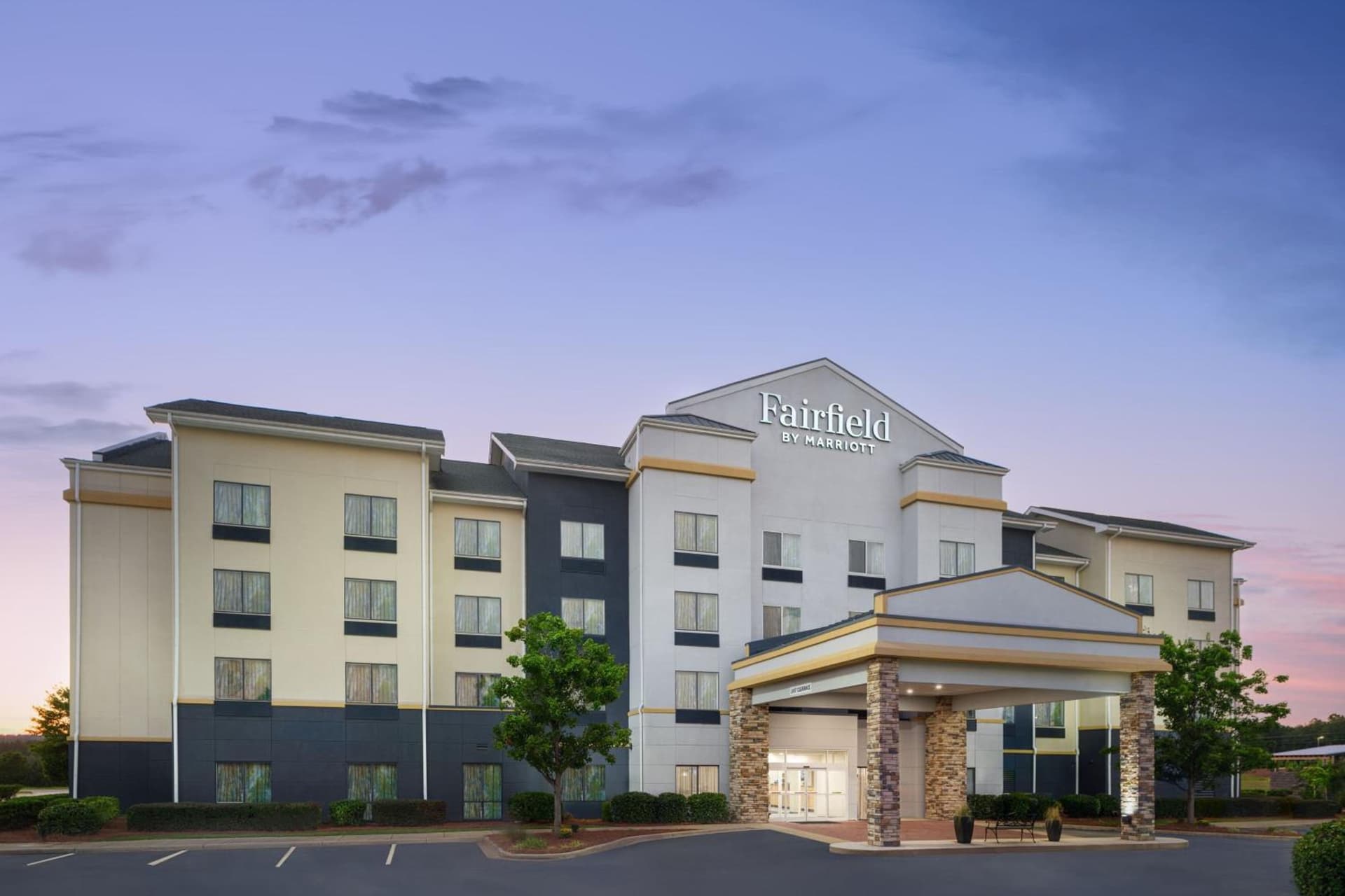 Fairfield Inn and Suites by Marriott Birmingham / Bessemer interior in Bessemer, AL — gallery photo 2