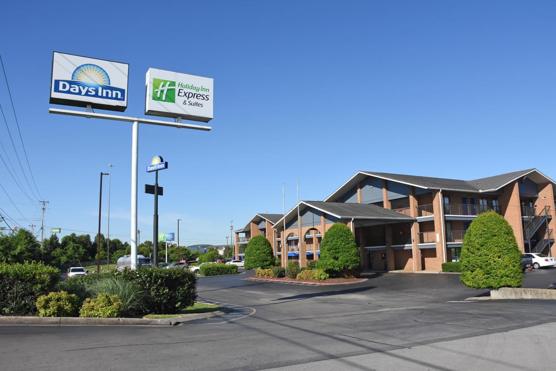 Days Inn by Wyndham Lebanon interior in Lebanon, TN — gallery photo 2