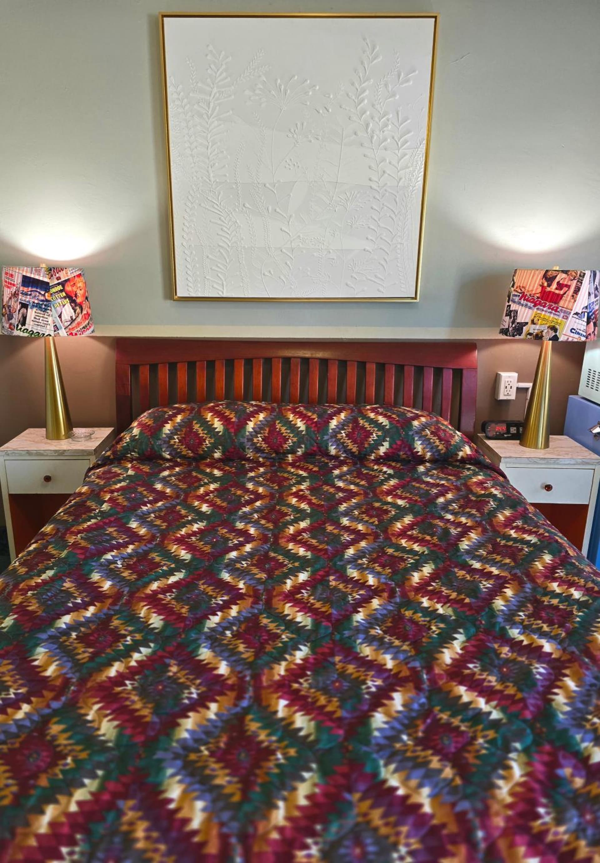 HARRY'S MAN CAVE - A Vintage Motel on the Historic 395 route - The New Star Motel Experience property views in Moreno Valley, CA — gallery photo 3