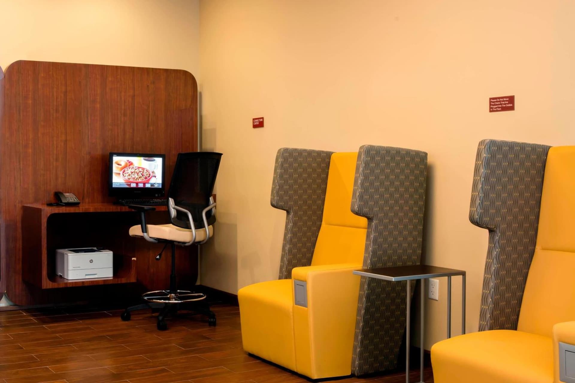 TownePlace Suites Orlando at FLAMINGO CROSSINGS Town Center, Western Entrance gallery photo in Orlando, FL — image 21
