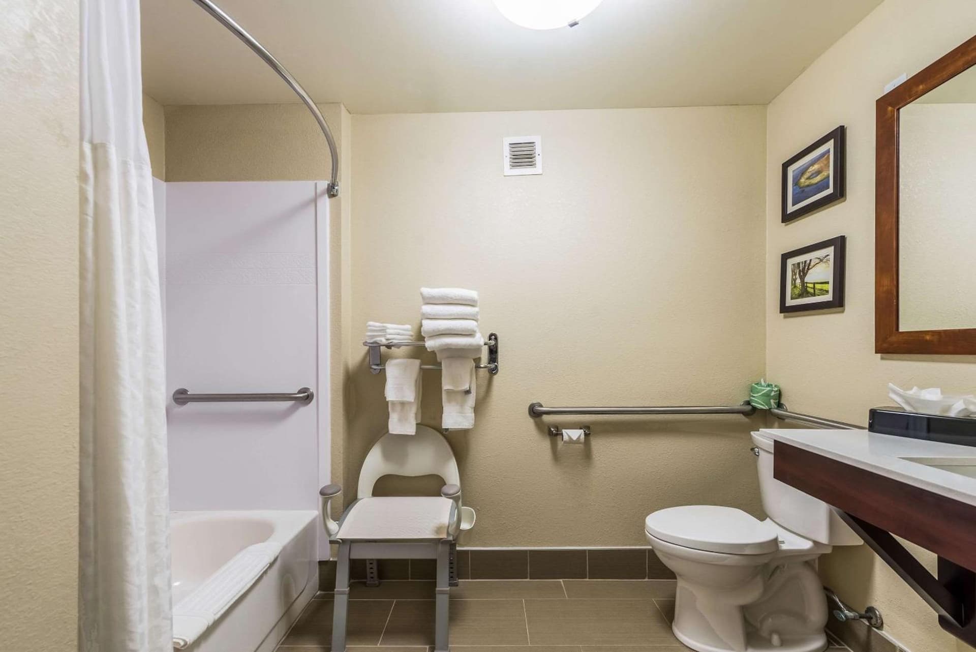 Comfort Inn & Suites Dayton North gallery photo in Dayton, OH — image 13