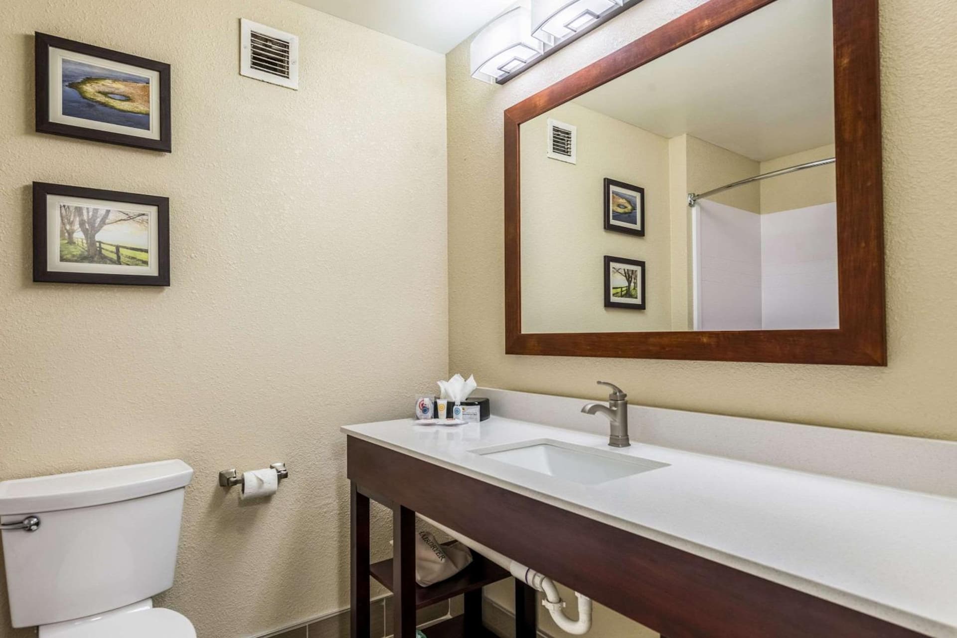 Comfort Inn & Suites Dayton North gallery photo in Dayton, OH — image 16