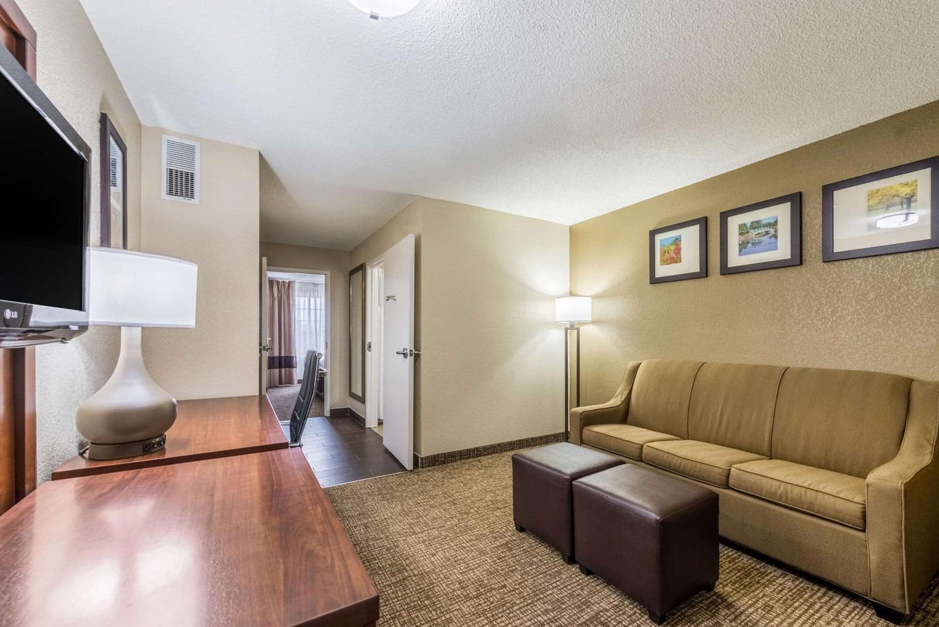 Comfort Inn & Suites Dayton North interior in Dayton, OH — gallery photo 2