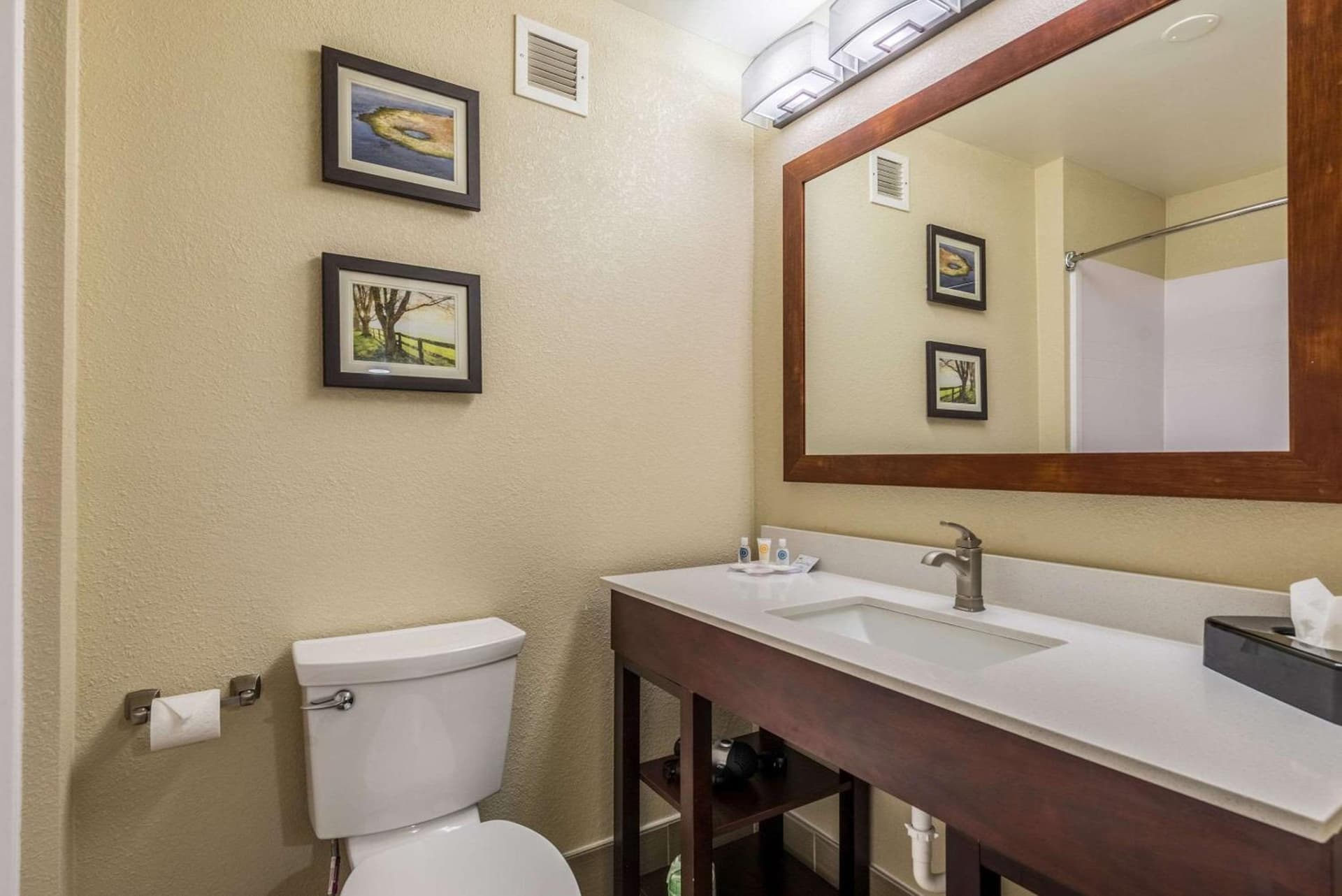 Comfort Inn & Suites Dayton North gallery photo in Dayton, OH — image 39