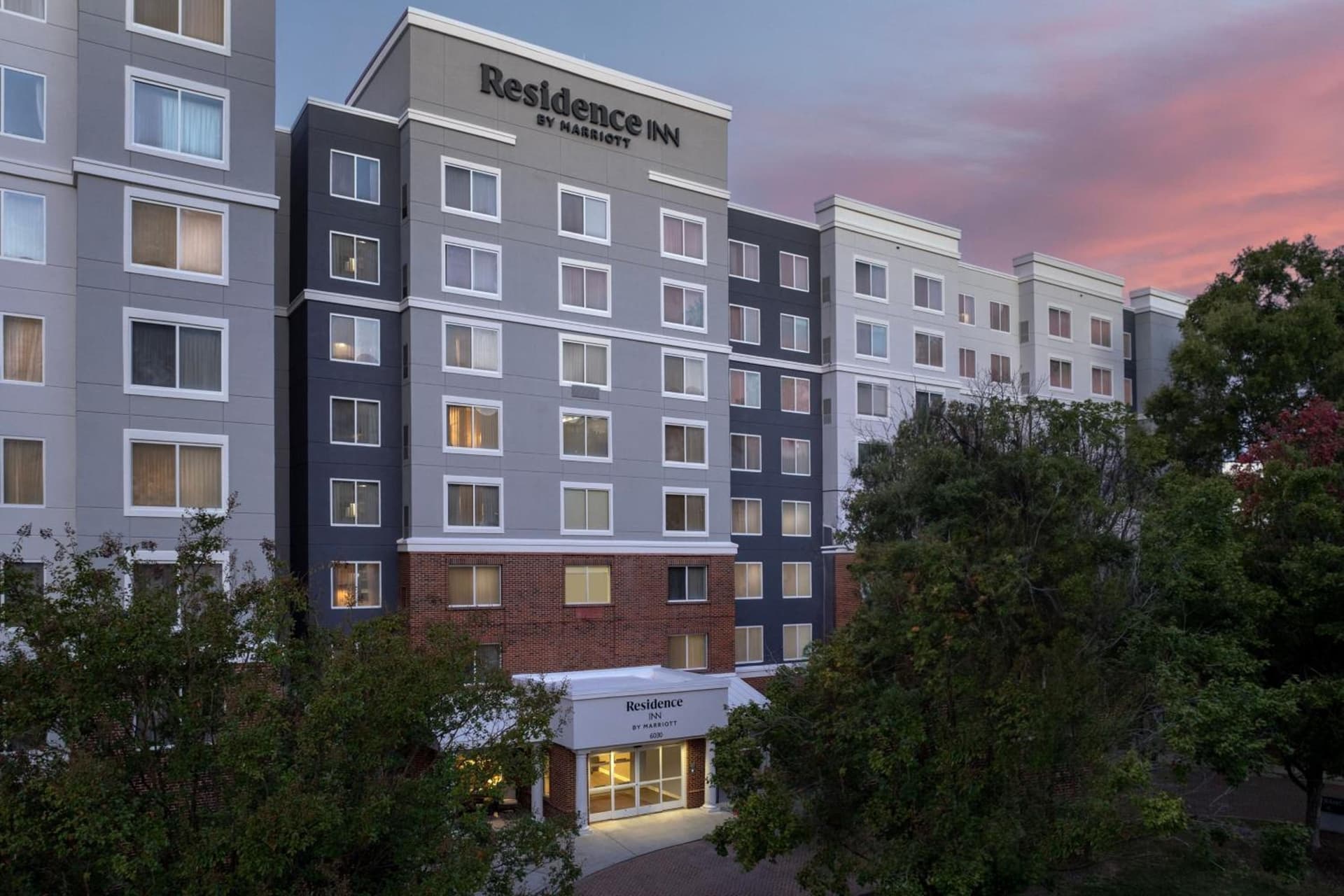 Residence Inn Charlotte SouthPark interior in Charlotte, NC — gallery photo 2