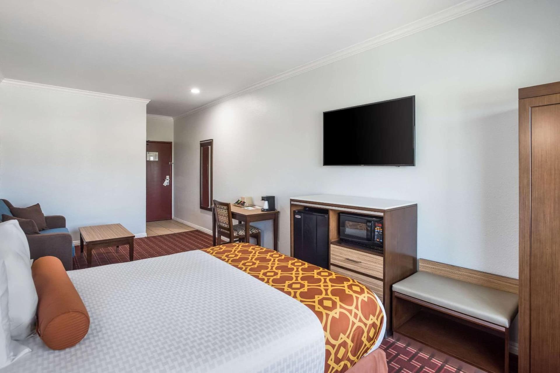 Rodeway Inn & Suites Pasadena gallery photo in Pasadena, CA — image 113