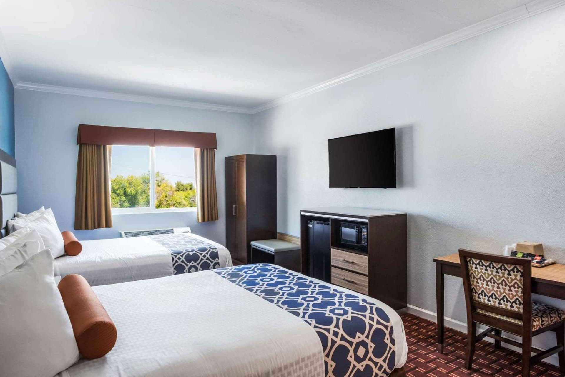 Rodeway Inn & Suites Pasadena gallery photo in Pasadena, CA — image 119