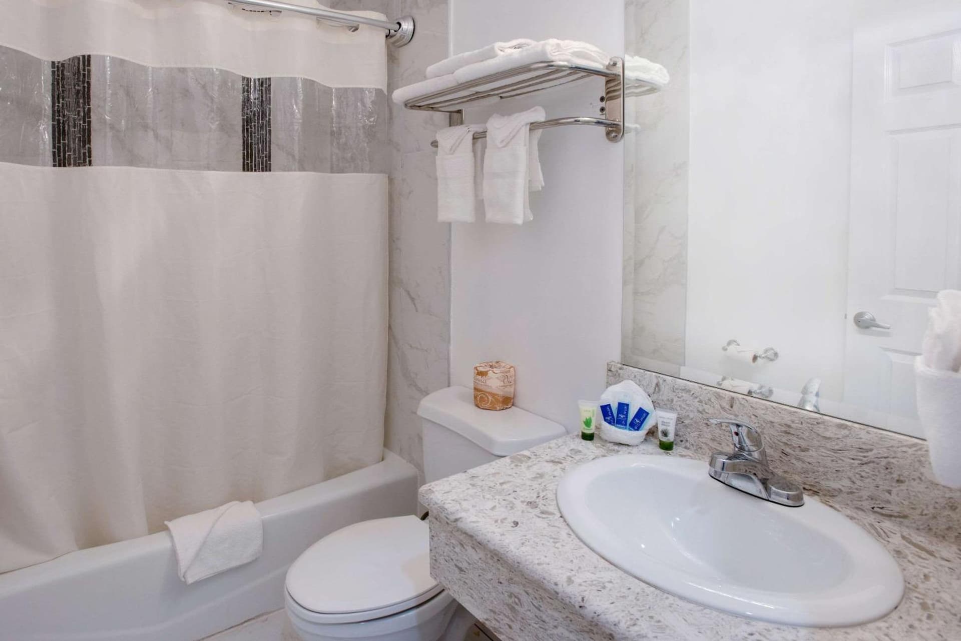 Rodeway Inn & Suites Pasadena gallery photo in Pasadena, CA — image 107