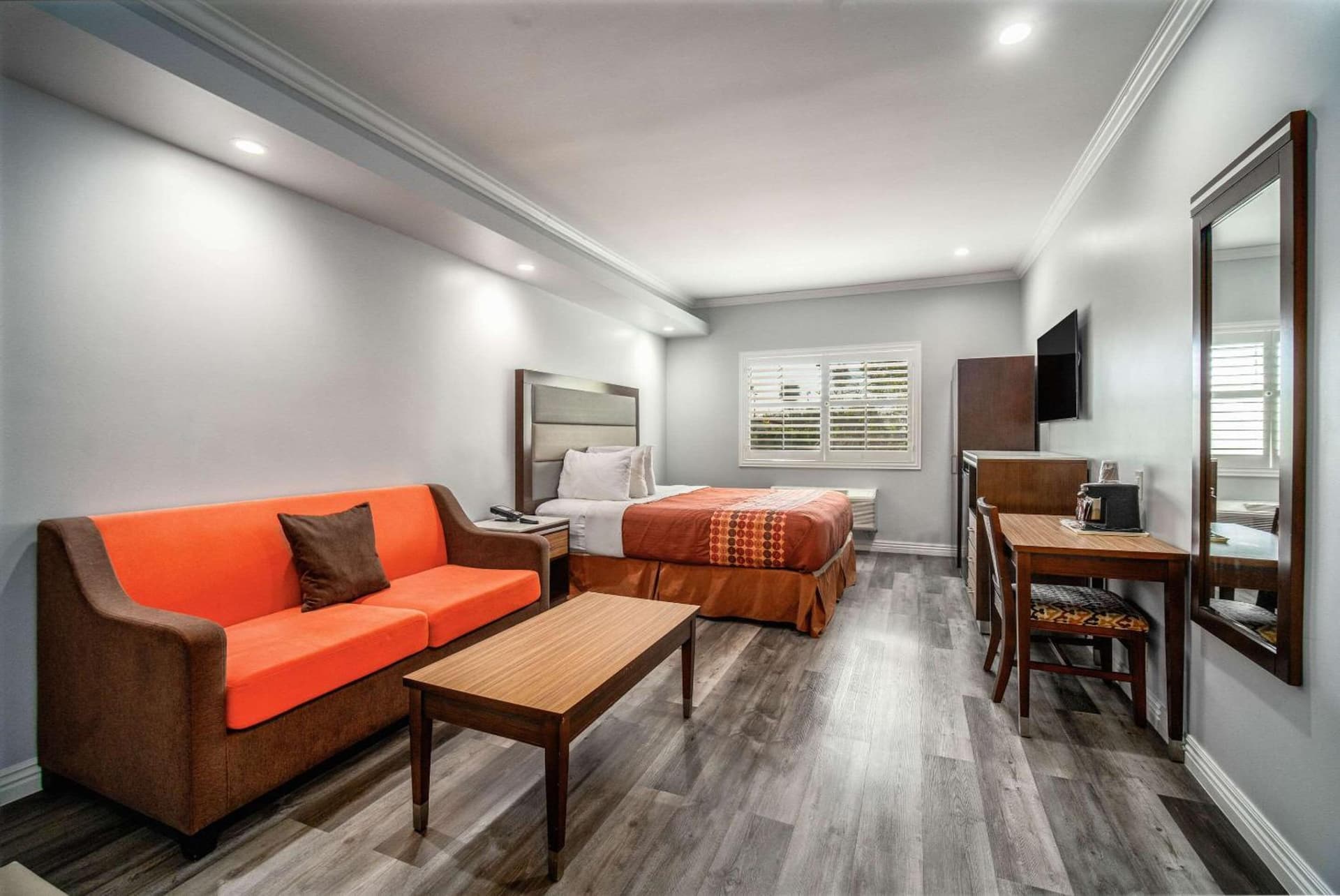 Rodeway Inn & Suites Pasadena gallery photo in Pasadena, CA — image 63