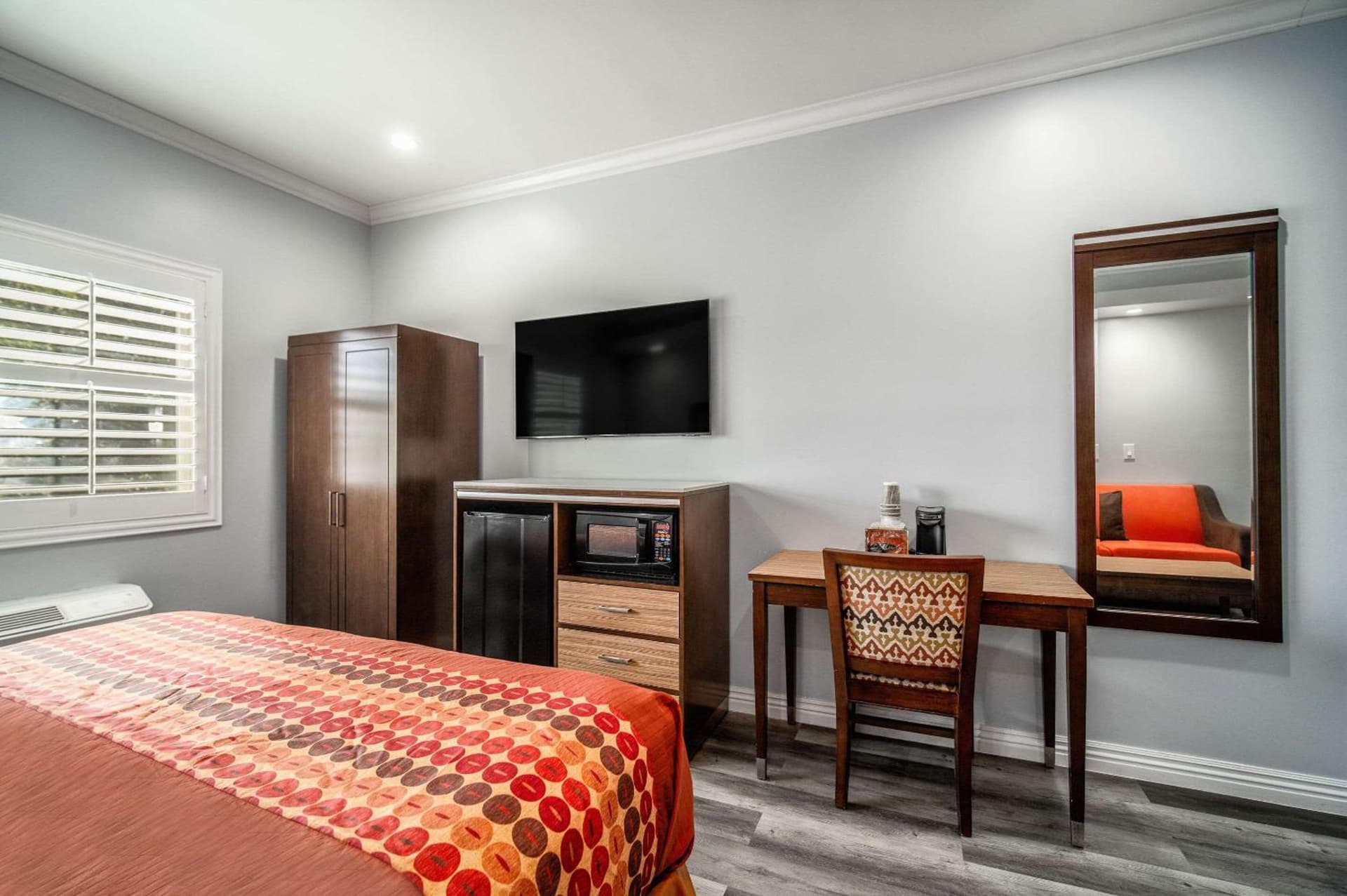Rodeway Inn & Suites Pasadena gallery photo in Pasadena, CA — image 8