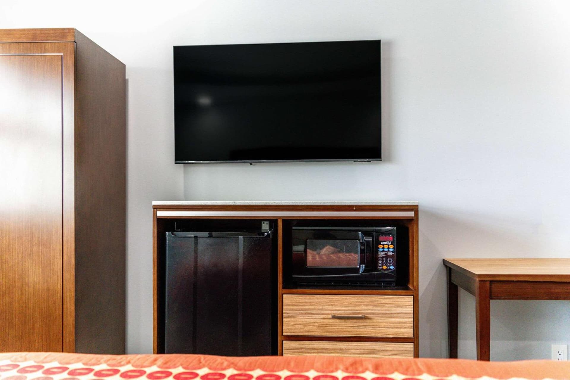 Rodeway Inn & Suites Pasadena gallery photo in Pasadena, CA — image 56