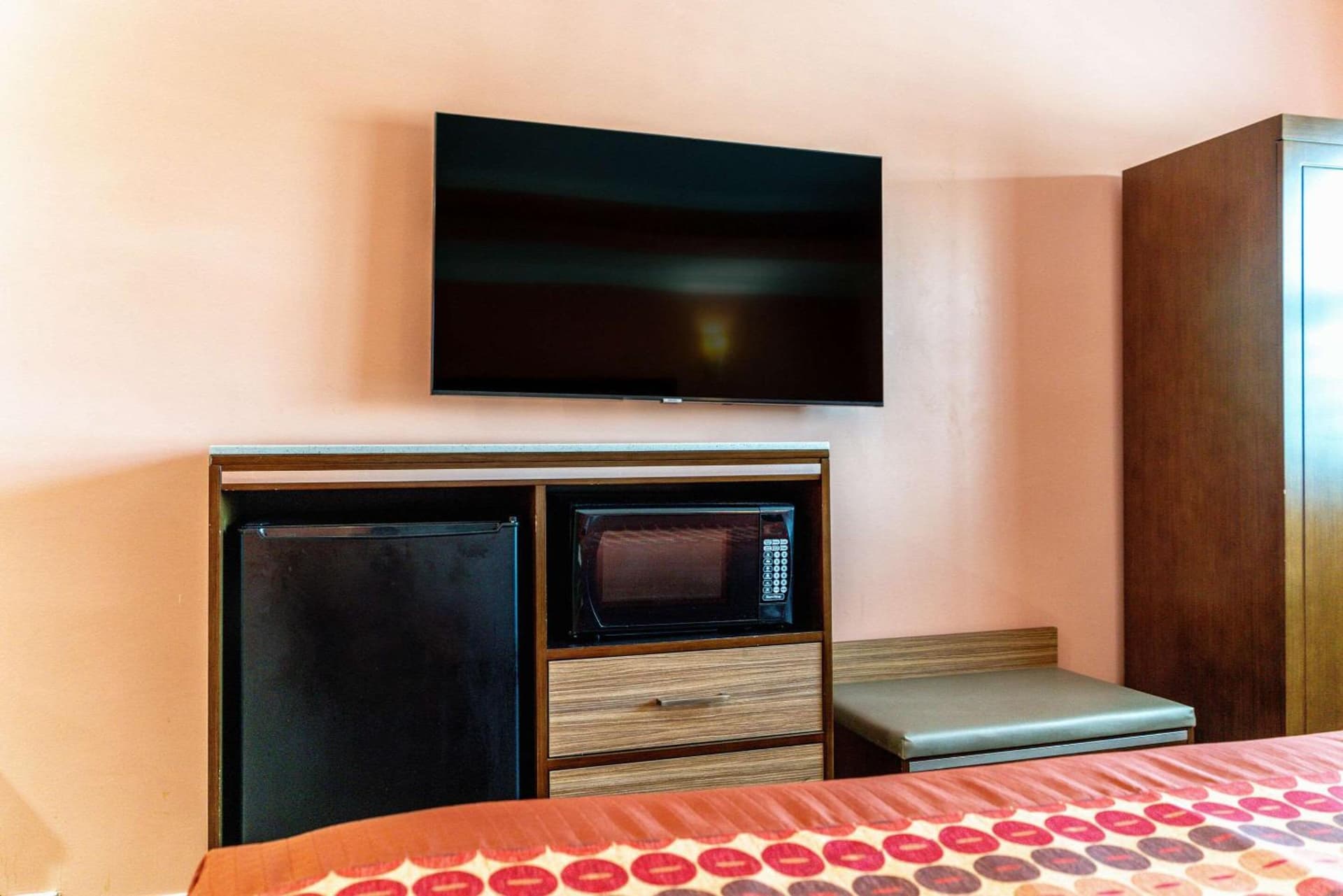 Rodeway Inn & Suites Pasadena gallery photo in Pasadena, CA — image 95