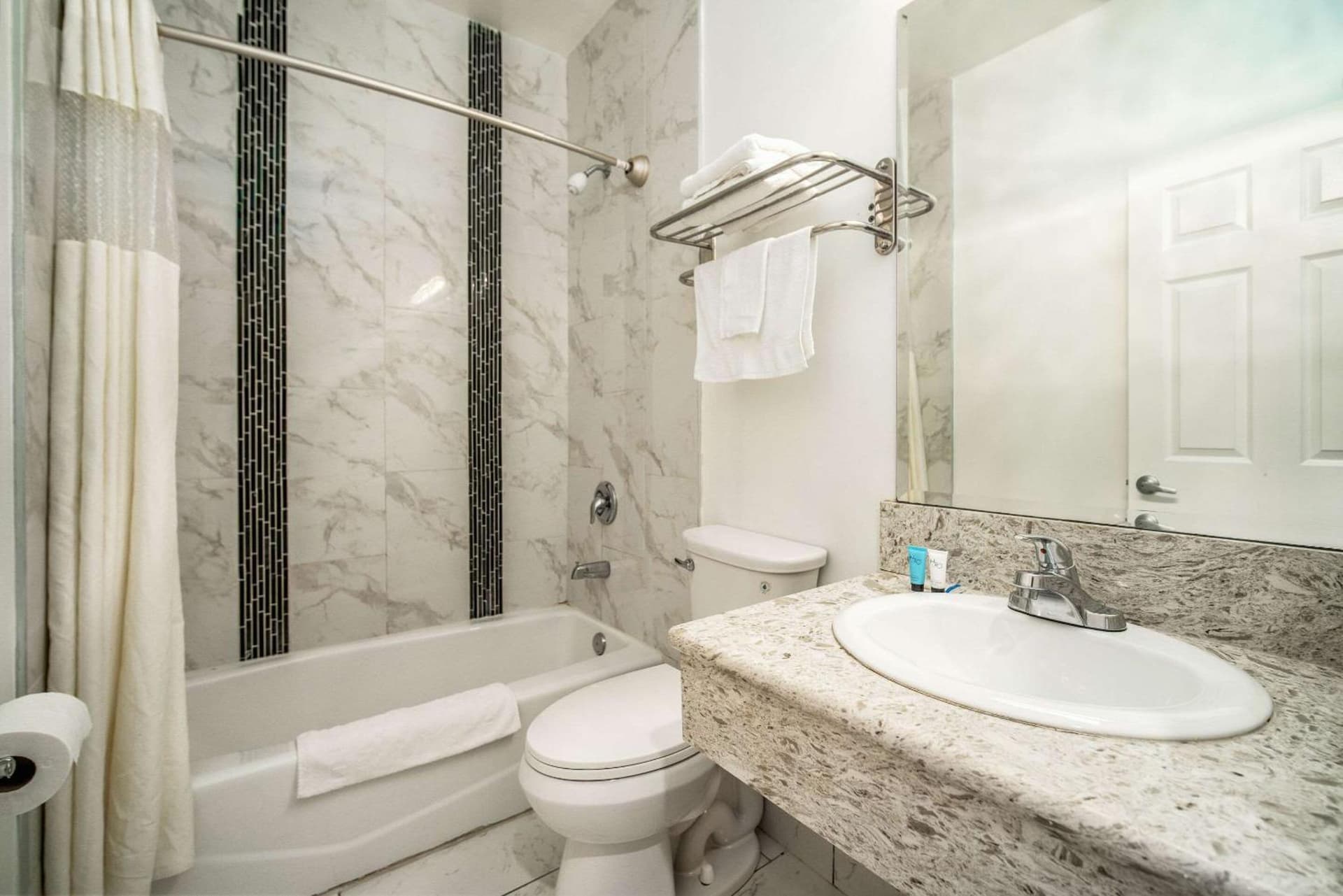 Rodeway Inn & Suites Pasadena gallery photo in Pasadena, CA — image 46