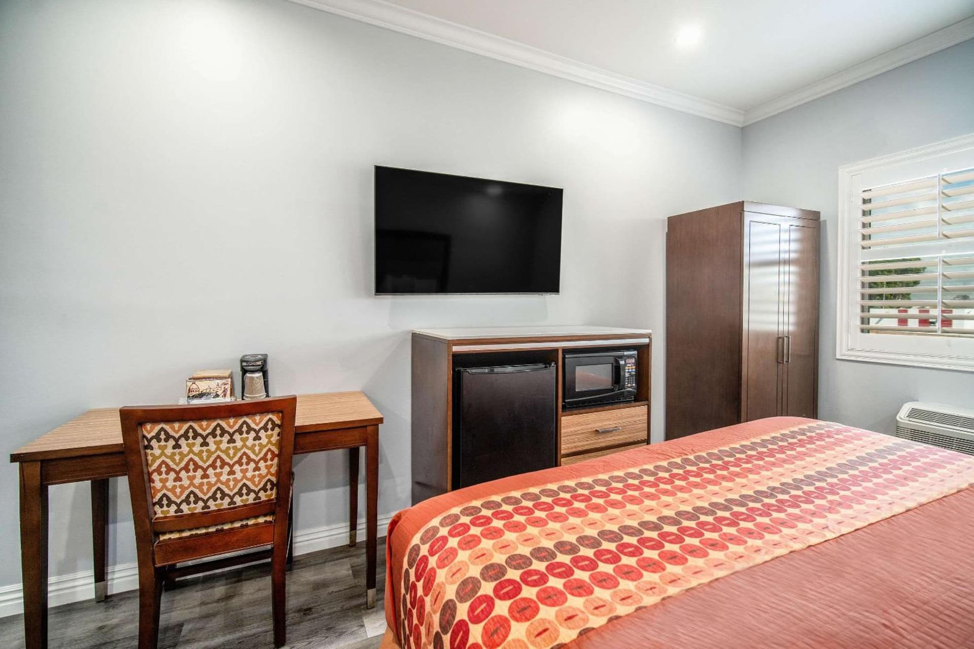 Rodeway Inn & Suites Pasadena gallery photo in Pasadena, CA — image 104