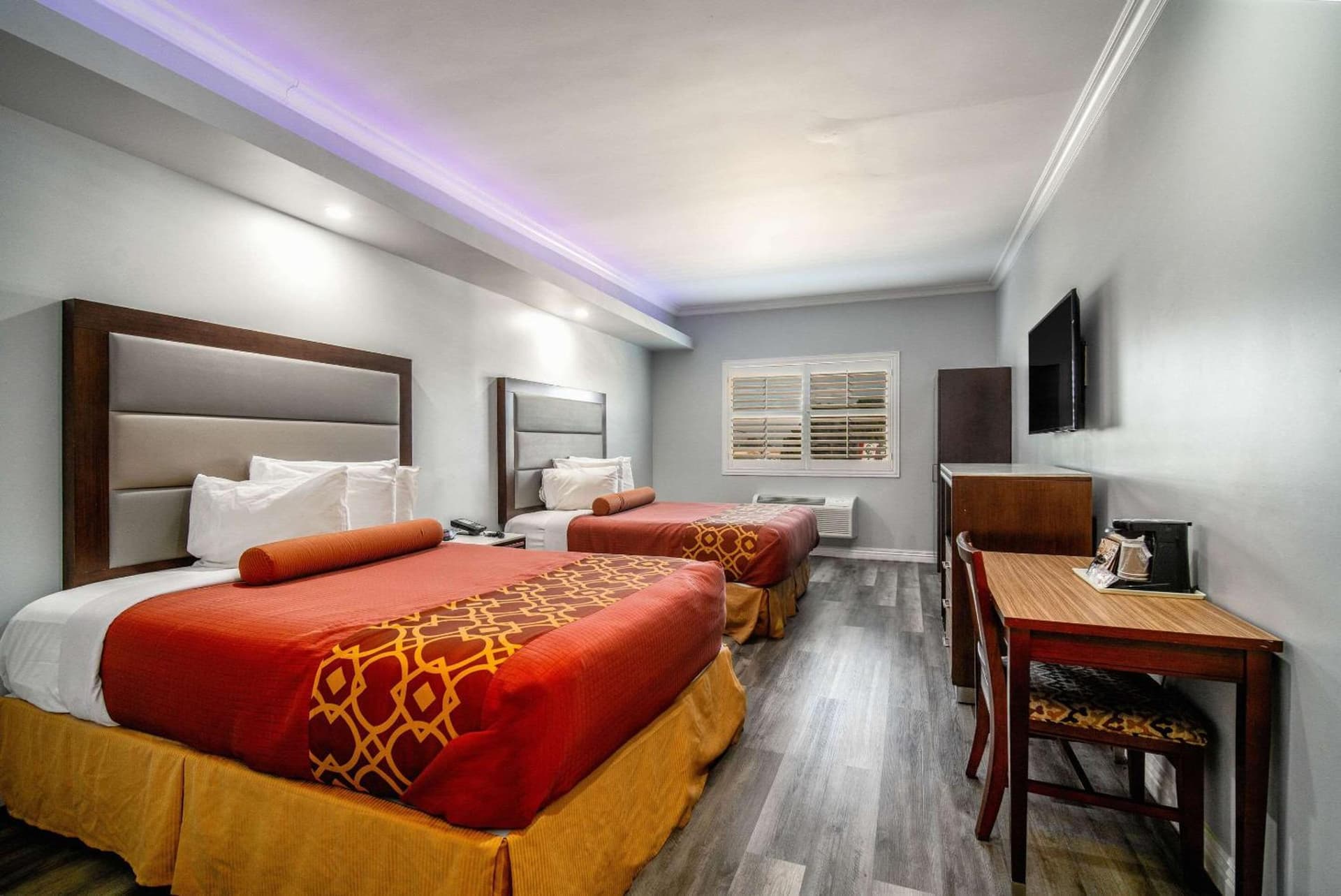 Rodeway Inn & Suites Pasadena gallery photo in Pasadena, CA — image 90