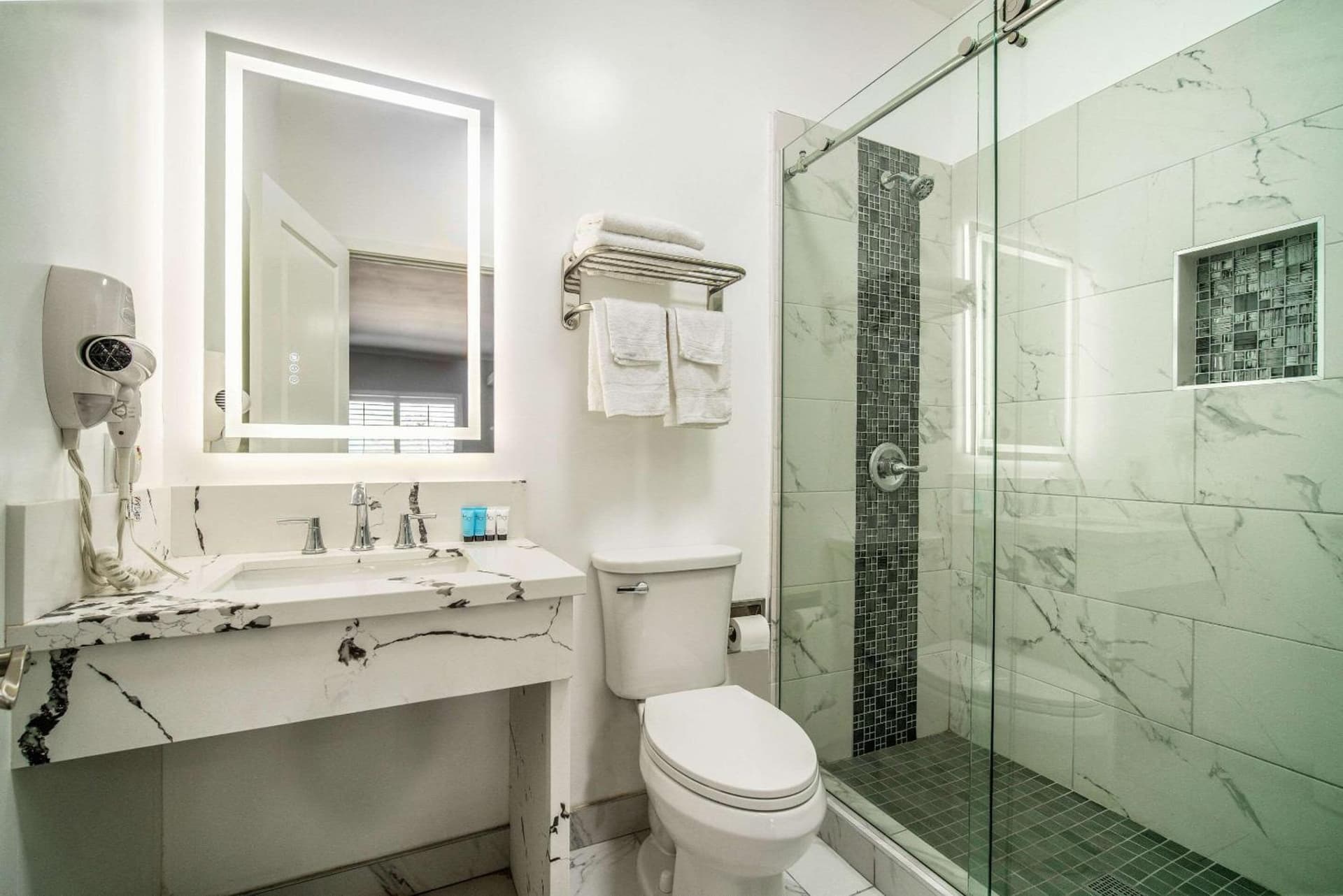 Rodeway Inn & Suites Pasadena gallery photo in Pasadena, CA — image 103