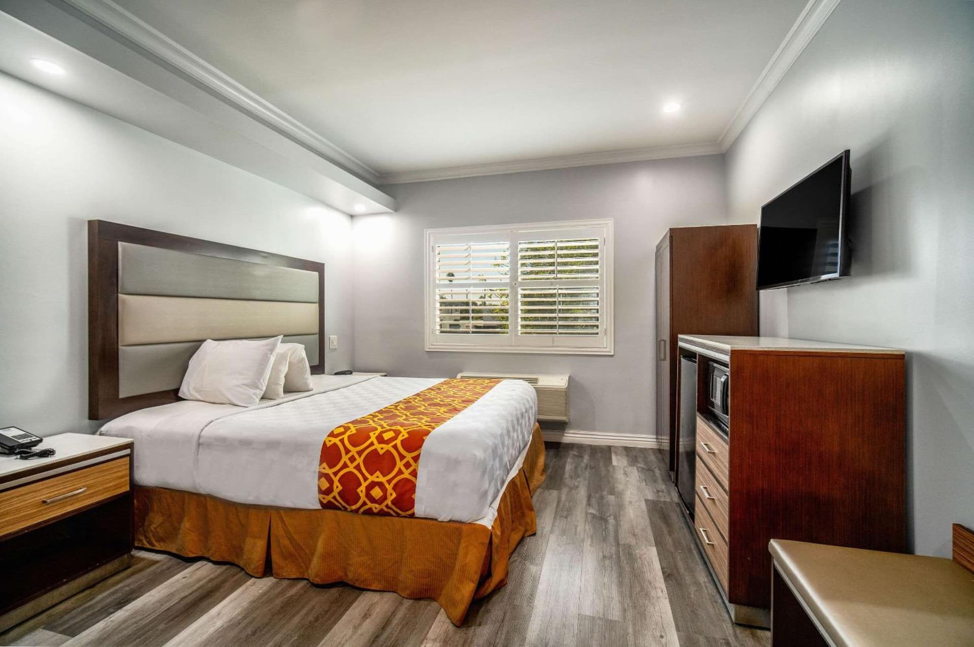 Rodeway Inn & Suites Pasadena gallery photo in Pasadena, CA — image 58