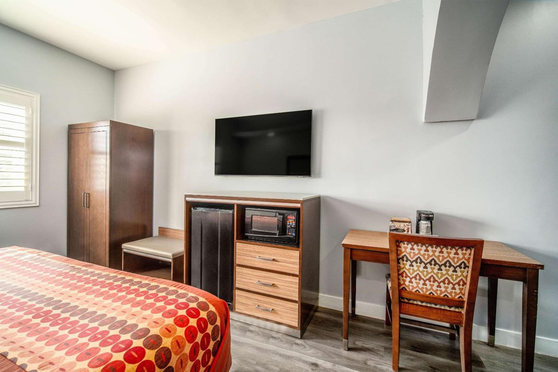 Rodeway Inn & Suites Pasadena gallery photo in Pasadena, CA — image 89
