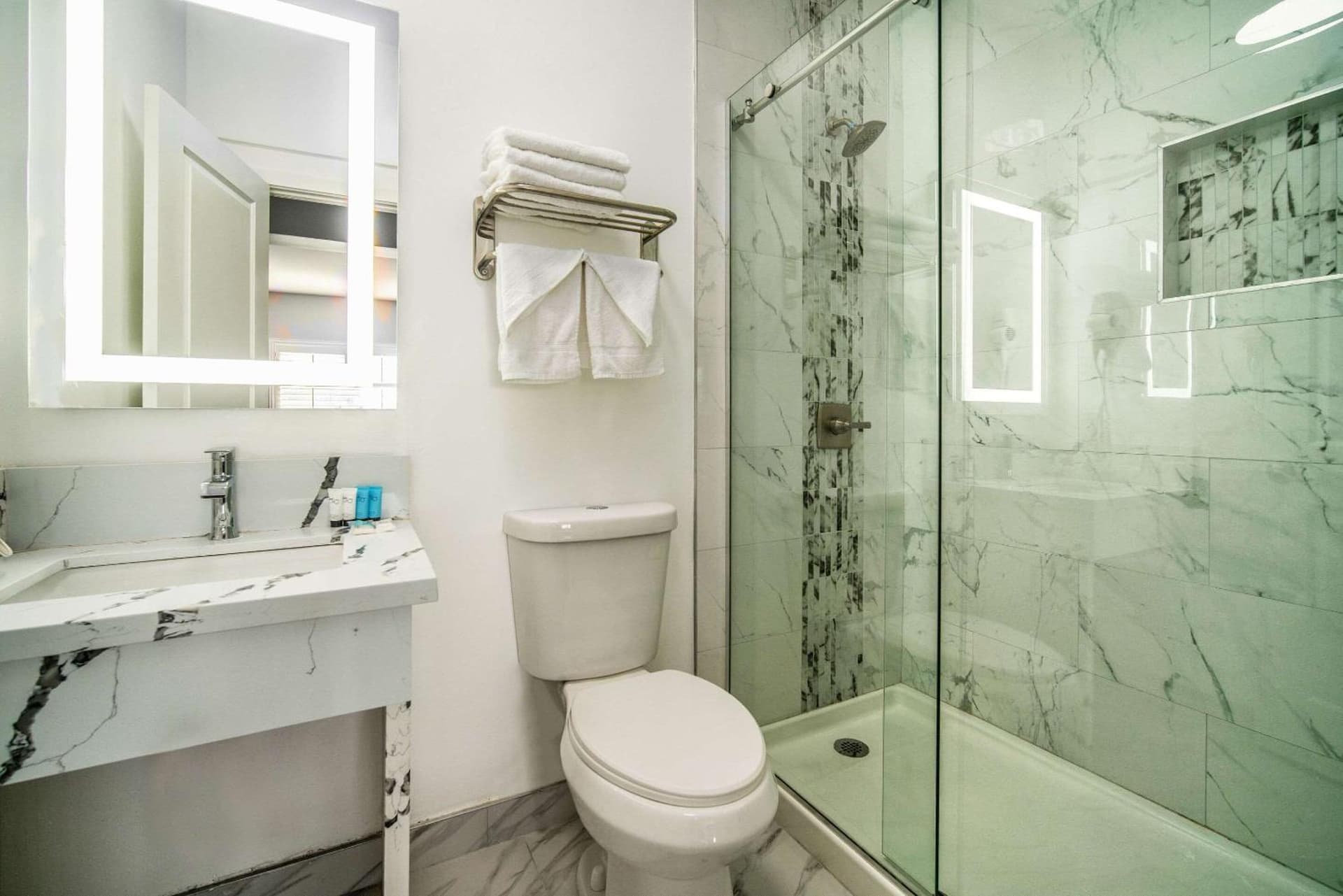 Rodeway Inn & Suites Pasadena gallery photo in Pasadena, CA — image 4