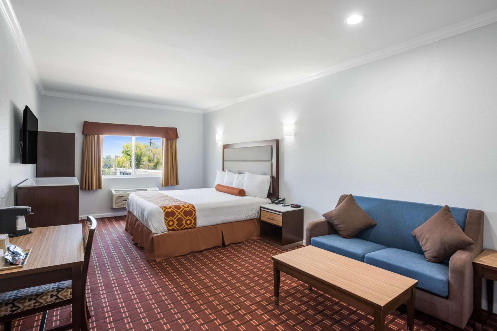 Rodeway Inn & Suites Pasadena gallery photo in Pasadena, CA — image 82