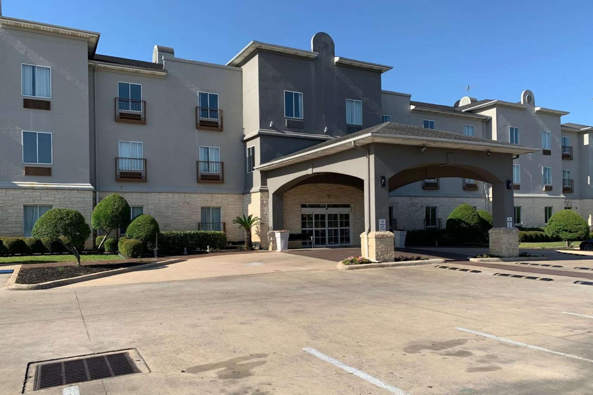 Country Inn & Suites by Radisson, Austin North Pflugerville , TX exterior or lobby in Round Rock, TX — main listing photo