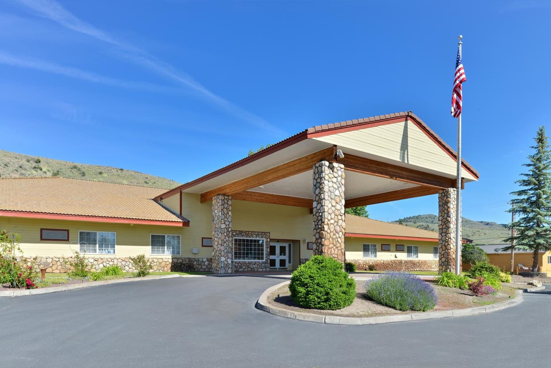 Fremont Inn interior in Lakeview, OR — gallery photo 2