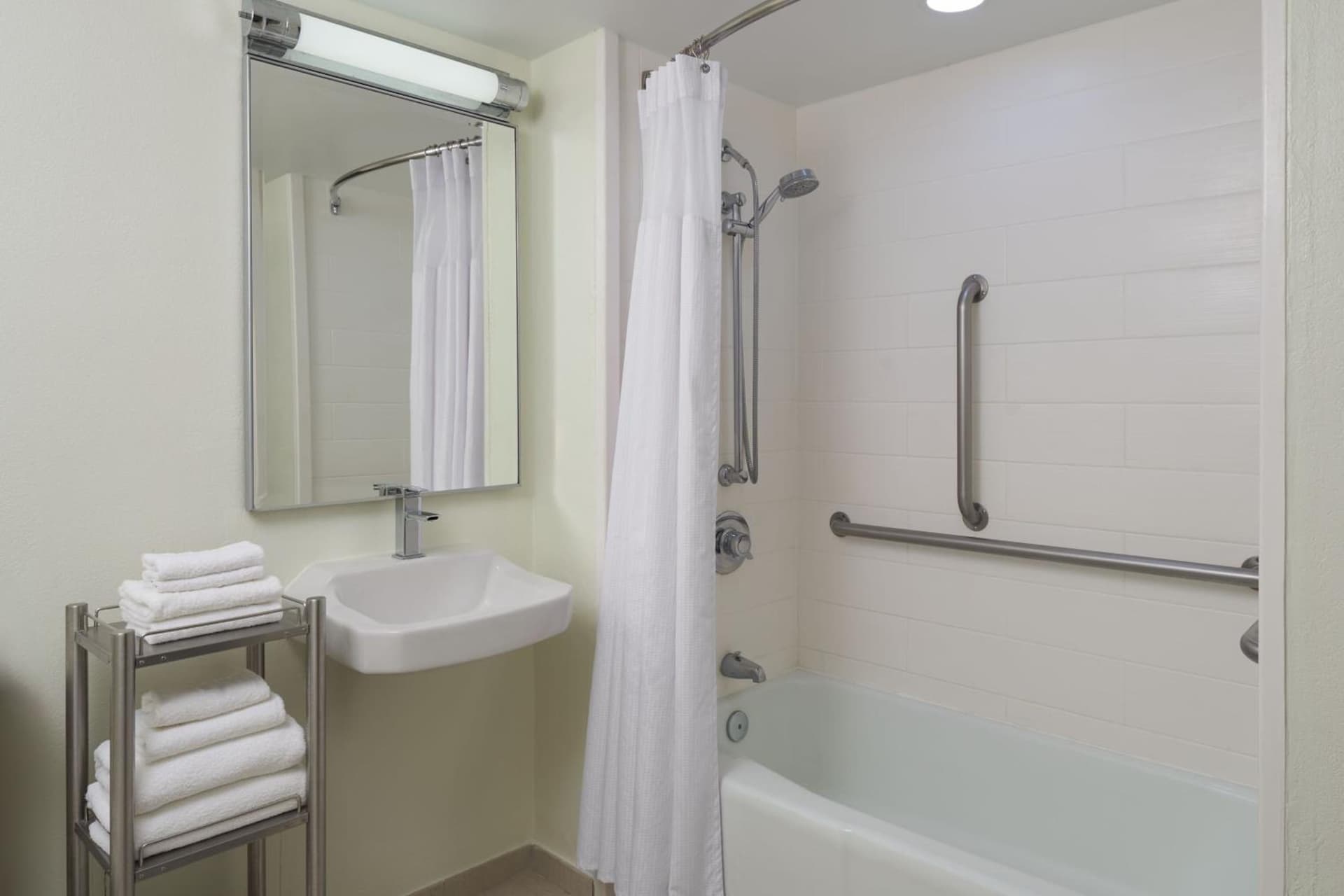 Delta Hotels by Marriott West Palm Beach gallery photo in West Palm Beach, FL — image 7