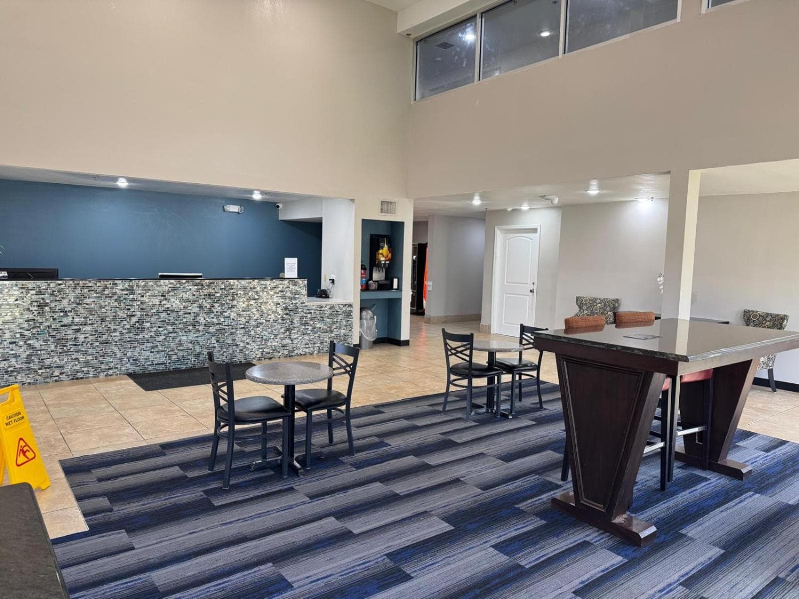 Executive Inn property views in Baker, LA — gallery photo 3