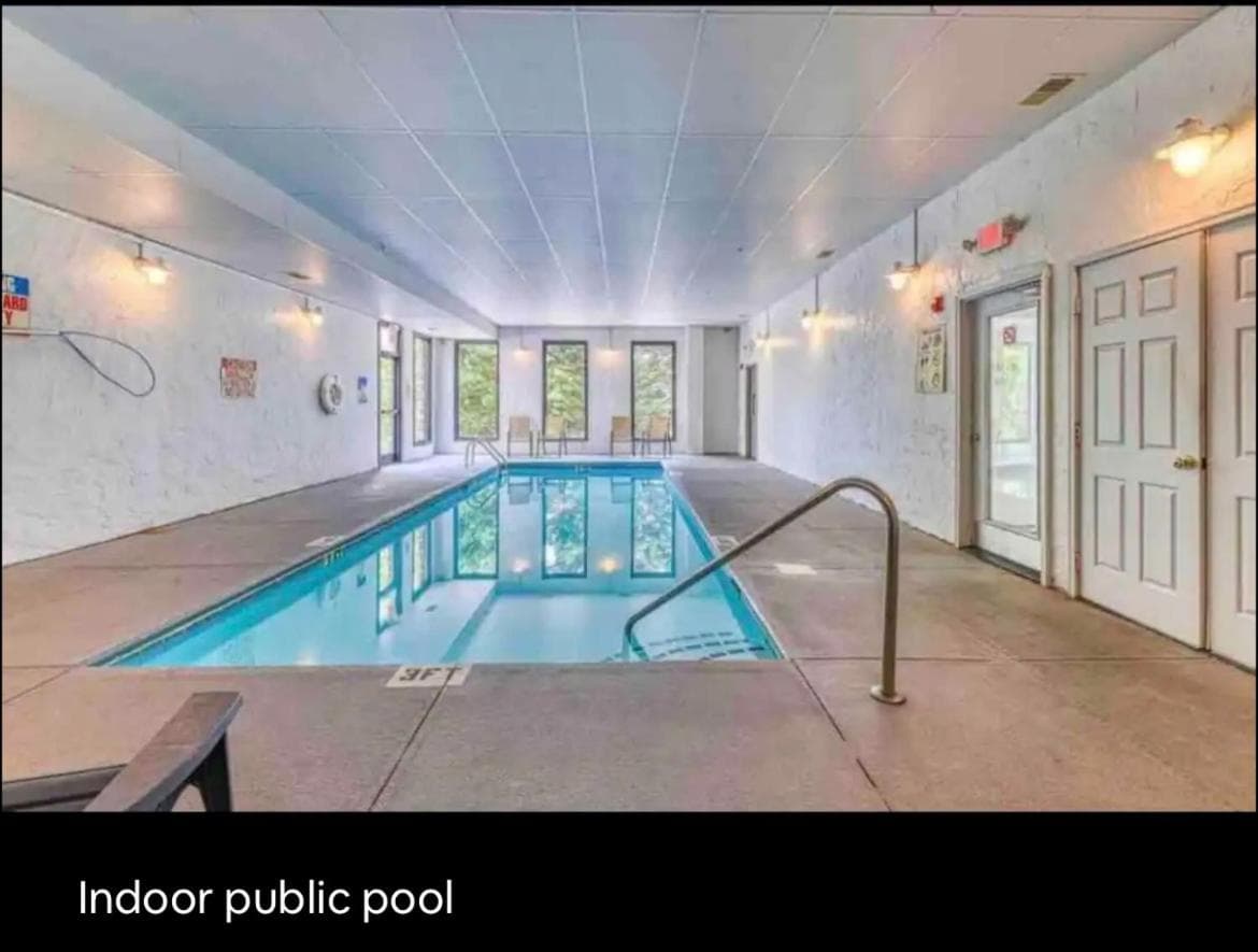 Condo with pool near Dollywood property views in Pigeon Forge, TN — gallery photo 3