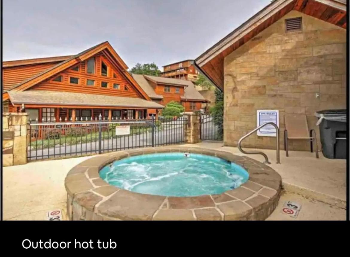 Condo with pool near Dollywood interior in Pigeon Forge, TN — gallery photo 2