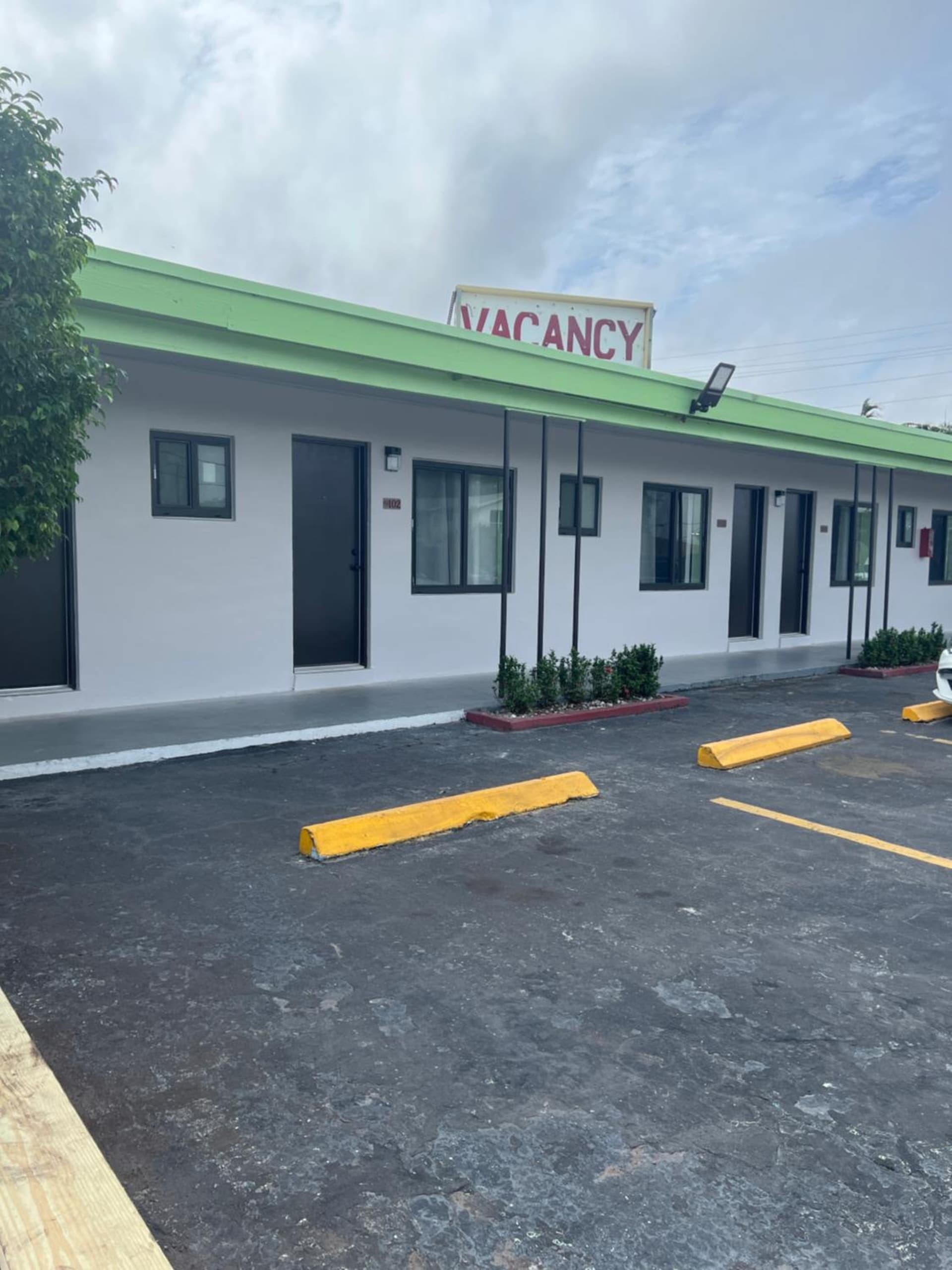 Vacation Inn motel - FT Lauderdale Airport and Cruise port featured exterior or lobby in Fort Lauderdale, FL — similar hotel