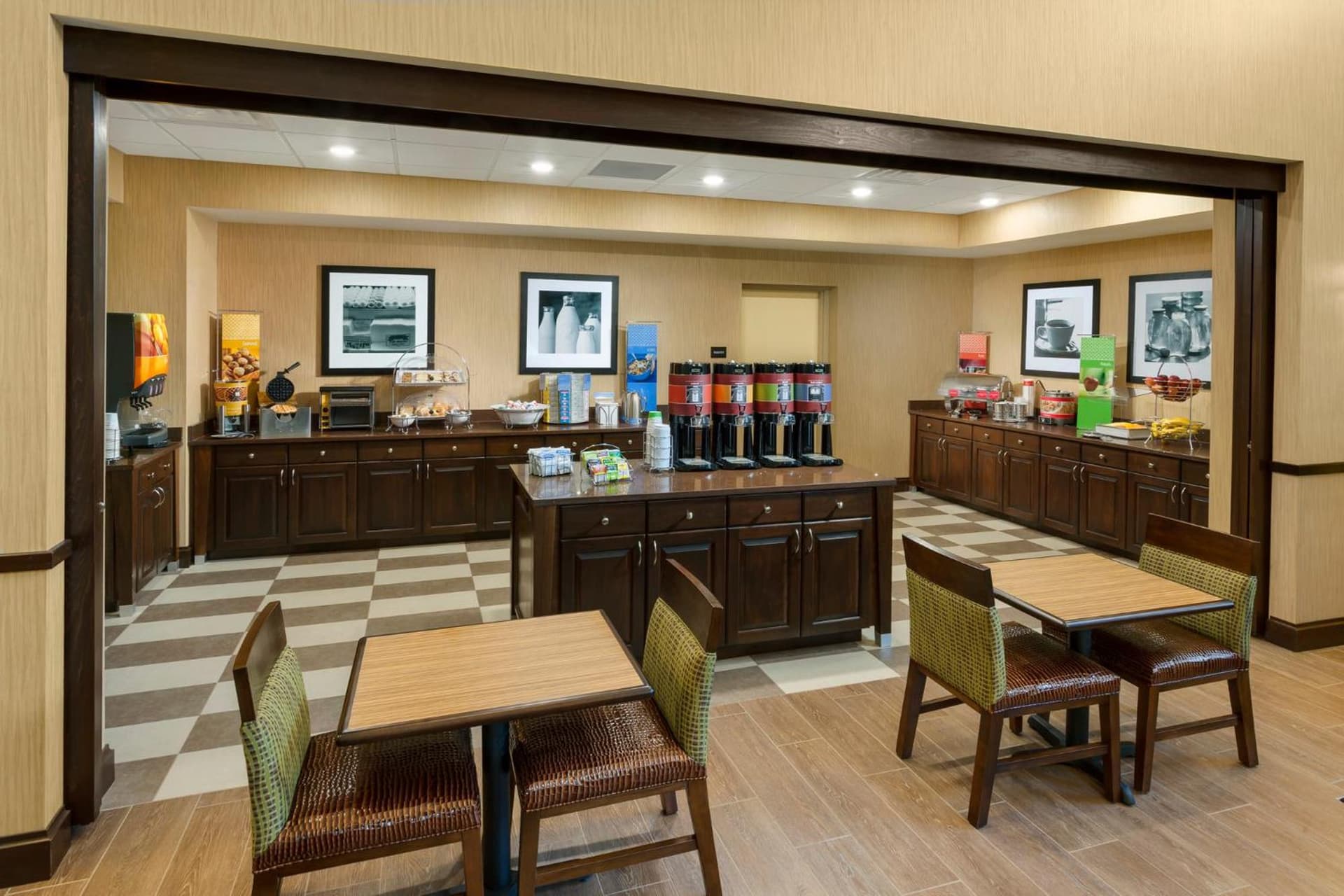 Hampton Inn & Suites Williamsport - Faxon Exit interior in Williamsport, PA — gallery photo 2