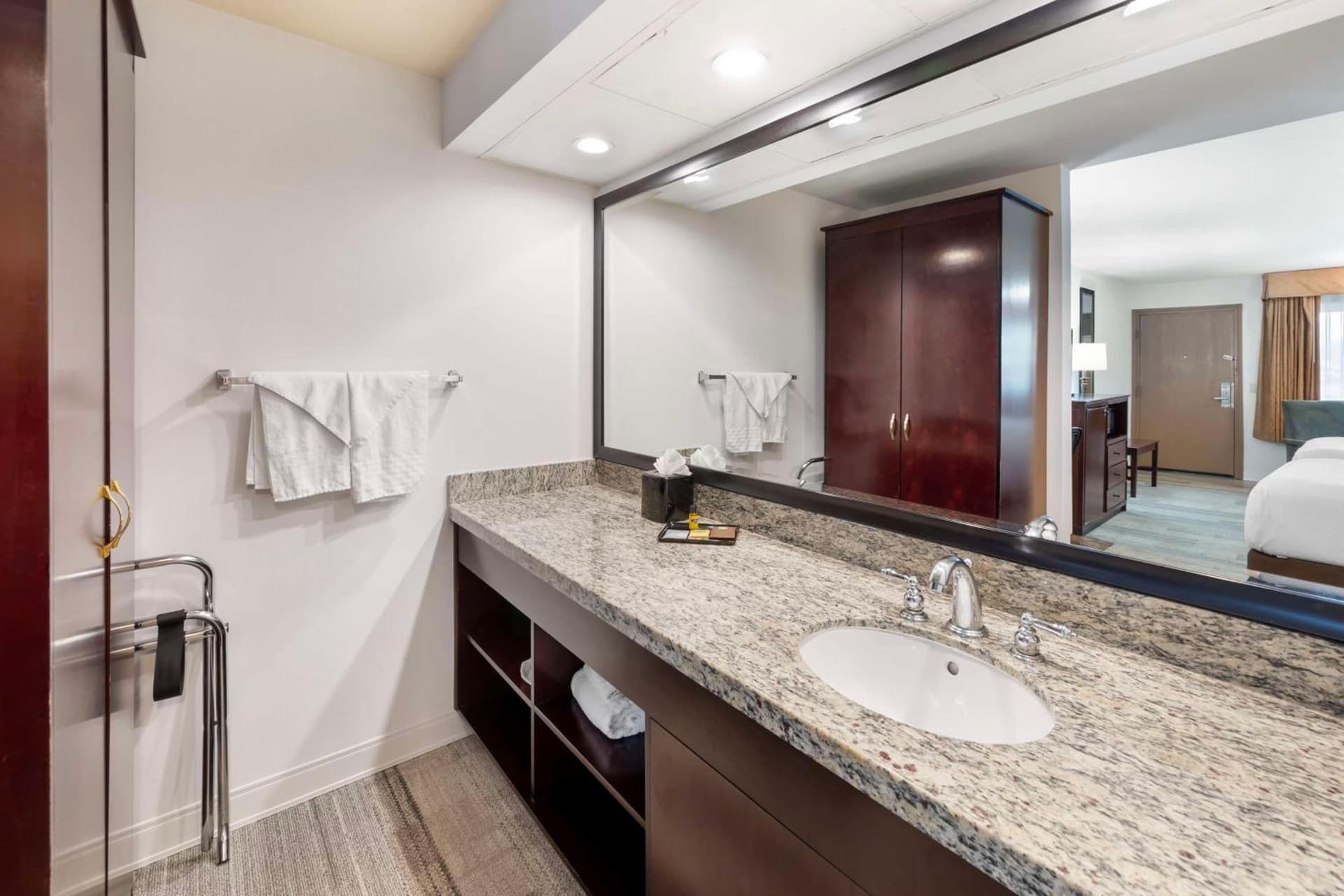 Best Western Plus Redondo Beach Inn gallery photo in Redondo Beach, CA — image 21