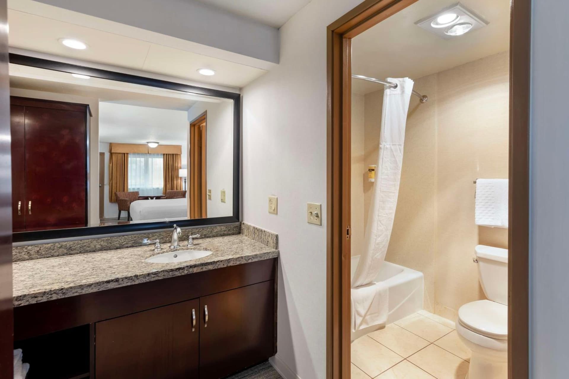 Best Western Plus Redondo Beach Inn gallery photo in Redondo Beach, CA — image 9