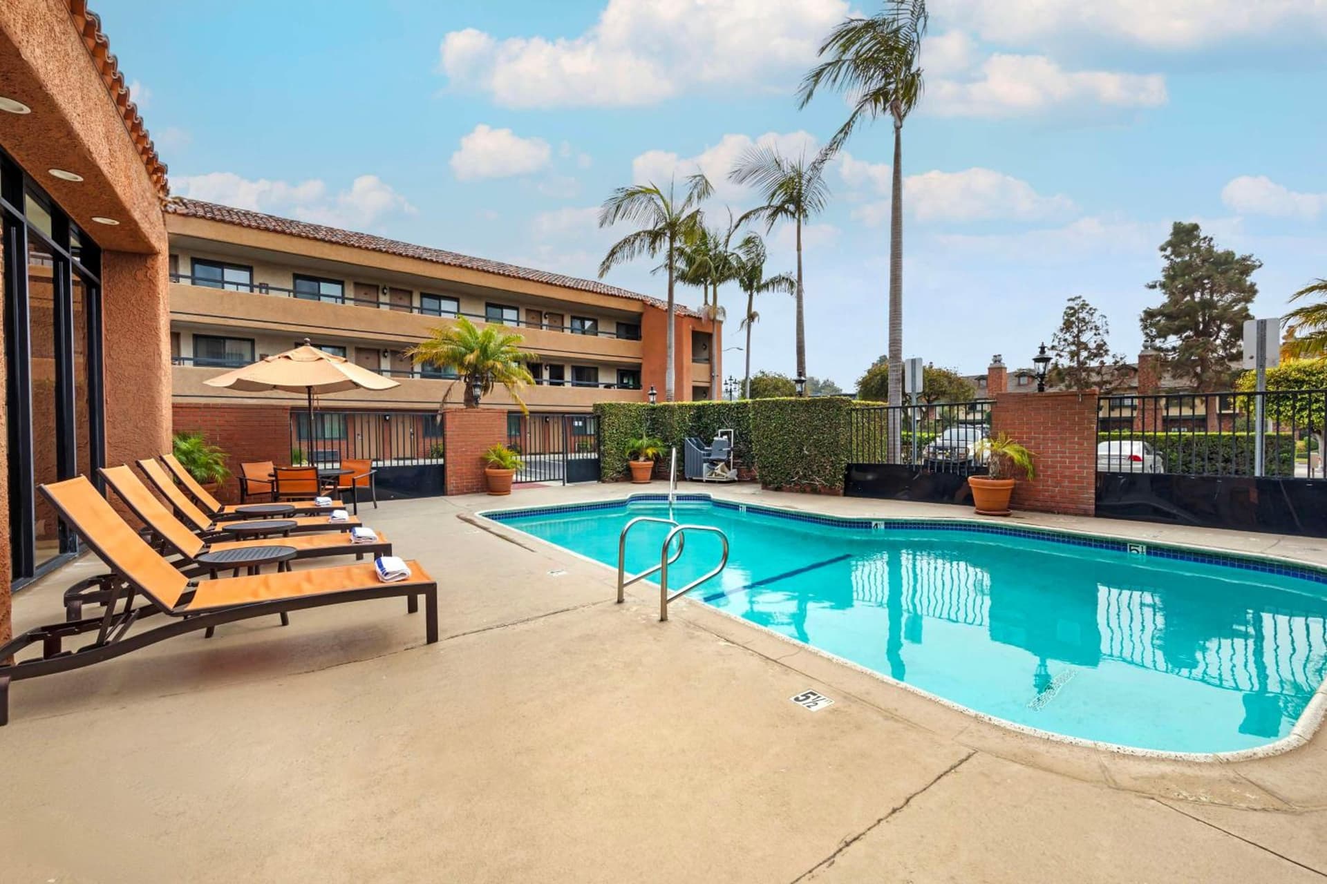 Best Western Plus Redondo Beach Inn gallery photo in Redondo Beach, CA — image 12