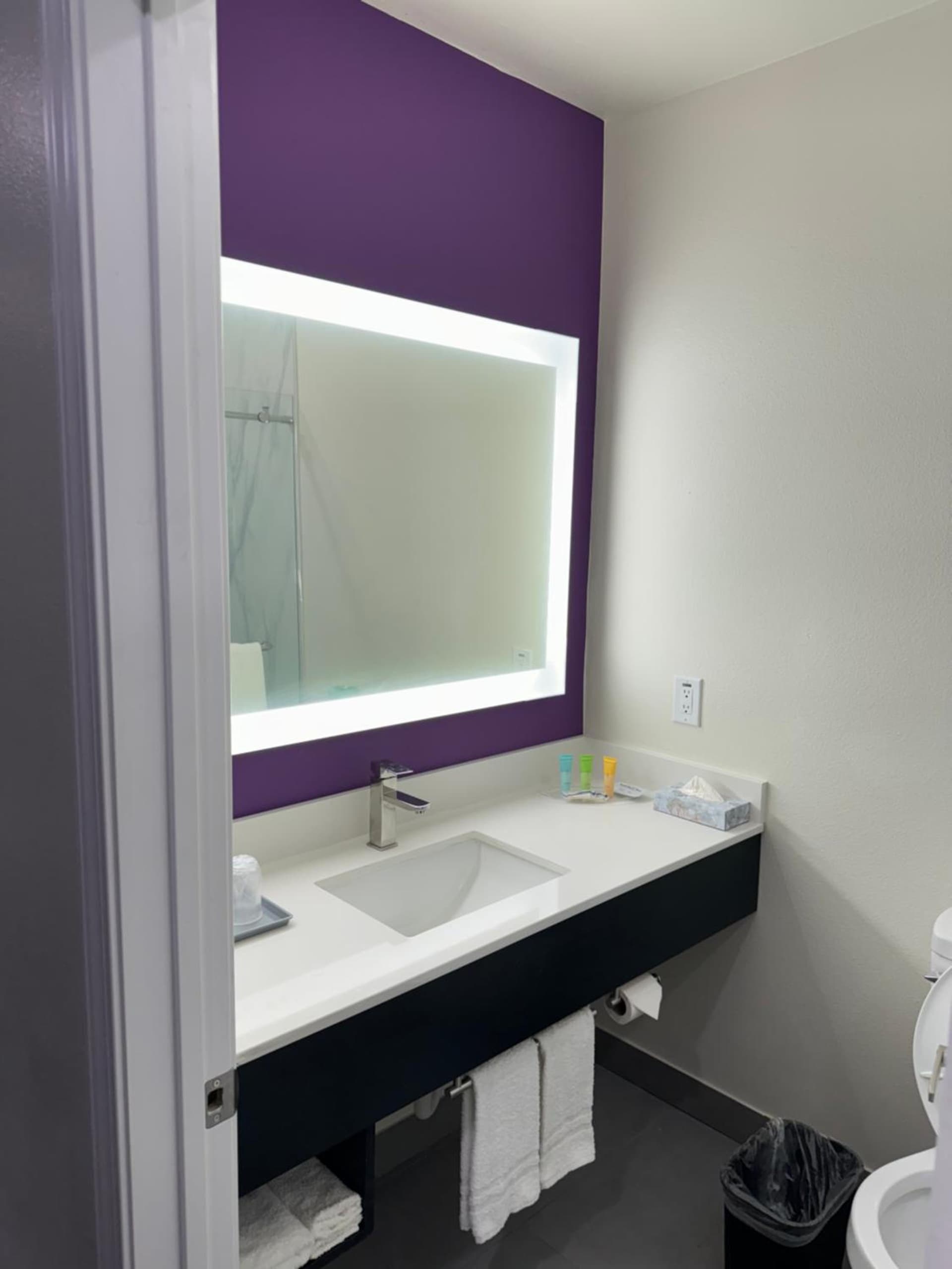 Lakeside Inn and Suites interior in Lone Star, TX — gallery photo 2