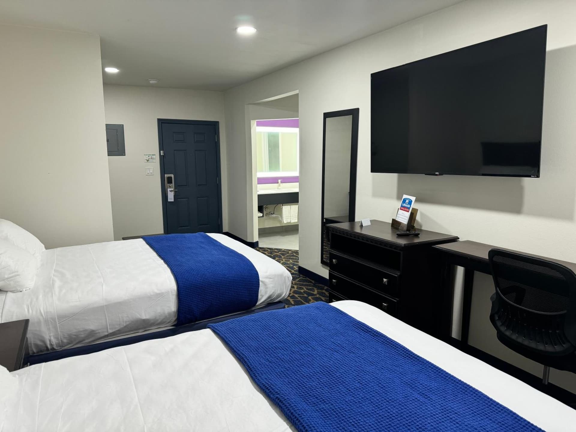 Lakeside Inn and Suites property views in Lone Star, TX — gallery photo 3