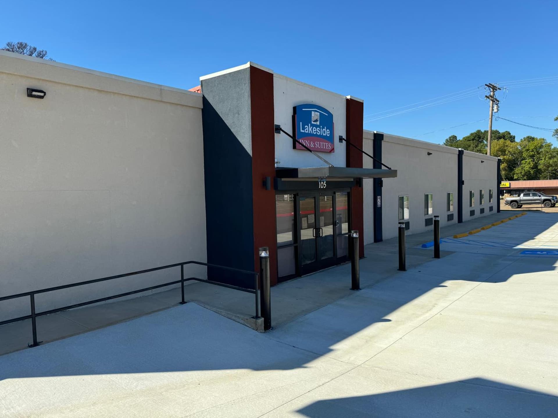 Lakeside Inn and Suites featured exterior or lobby in Lone Star, TX — similar hotel