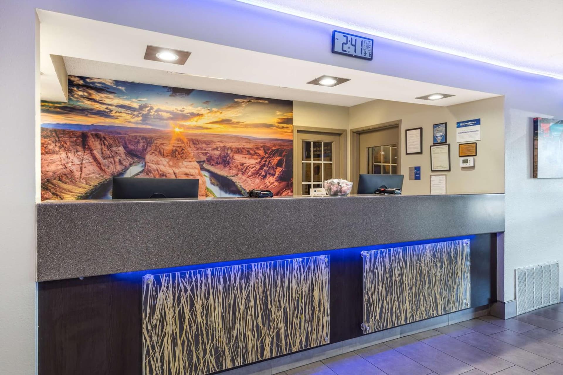 Best Western McCarran Inn property views in Las Vegas, NV — gallery photo 3