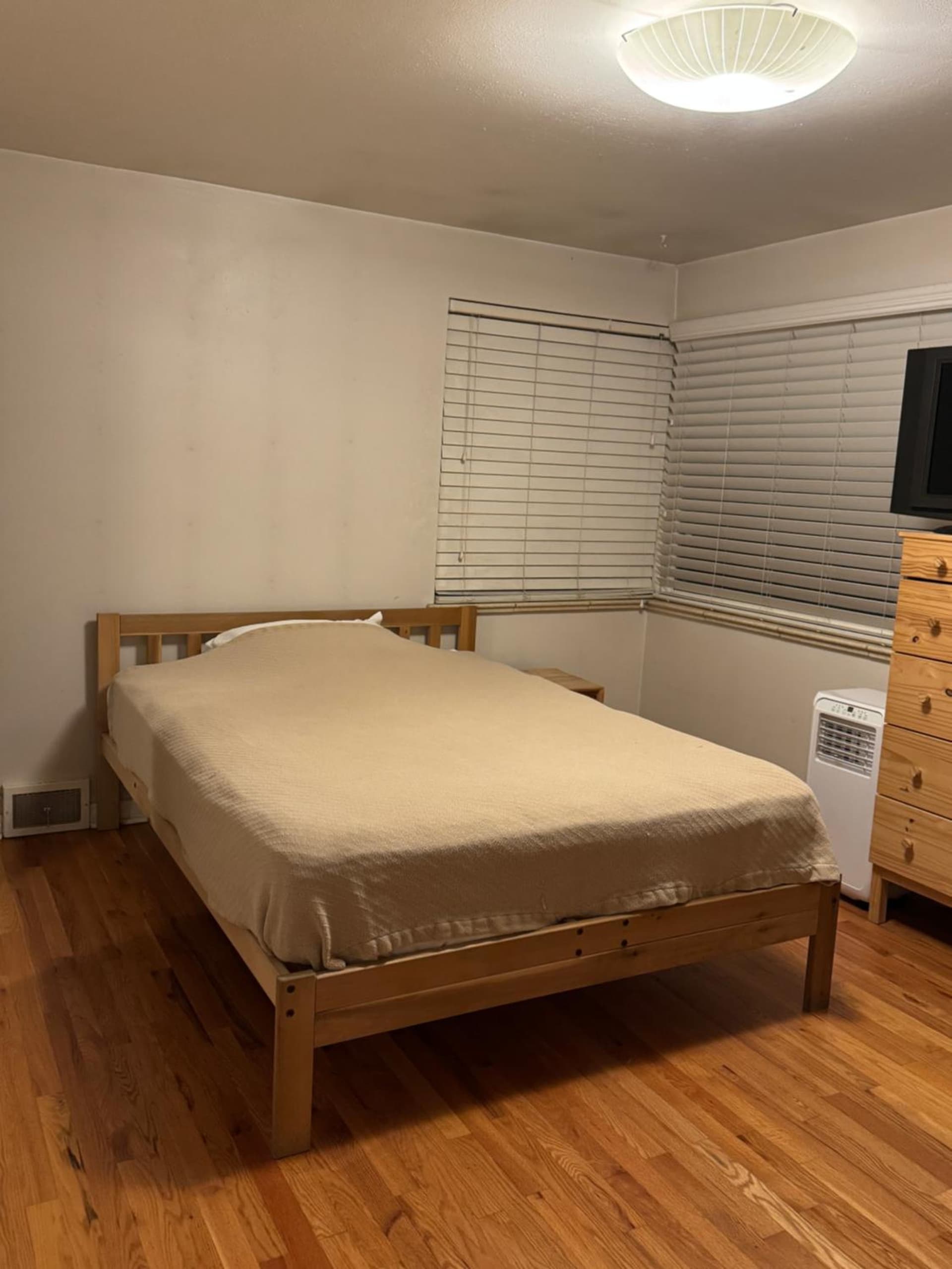 Denver Master Room 24 hour self check property views in Denver, CO — gallery photo 3