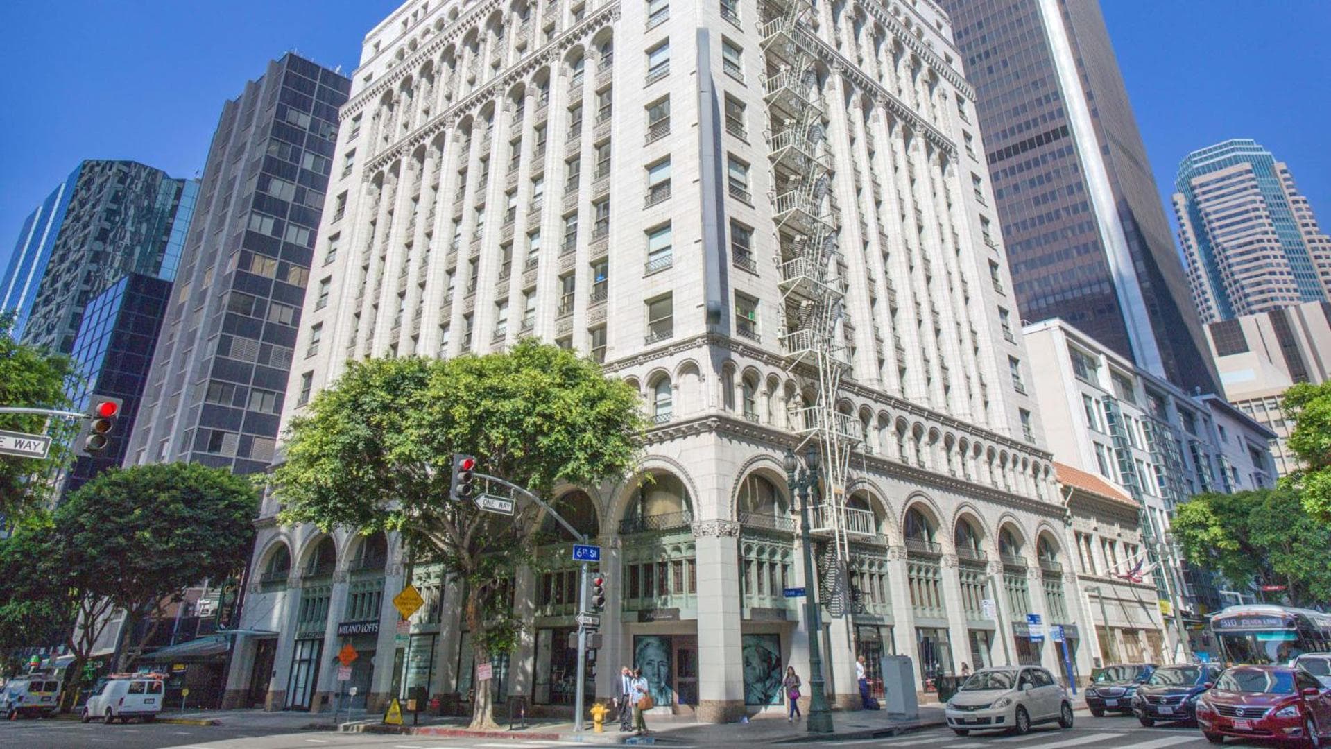 Gorgeous Apartment 2-bedroom 2-bathroom featured exterior or lobby in Los Angeles, CA — similar hotel