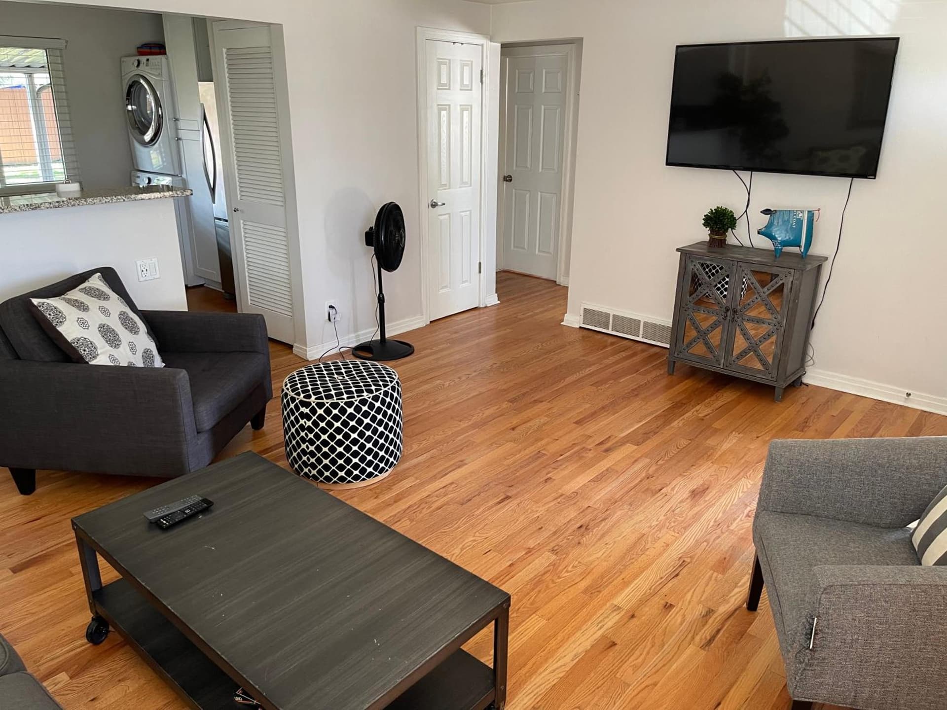 Denver Master Room 24 hour self check interior in Denver, CO — gallery photo 2