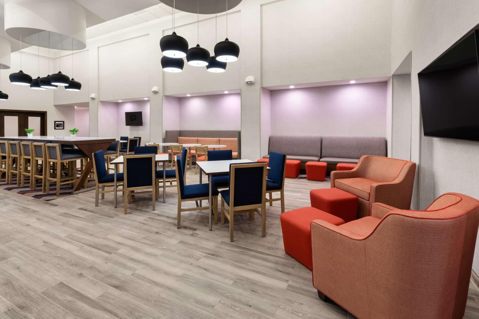 Hampton Inn & Suites Saginaw gallery photo in Saginaw, MI — image 4