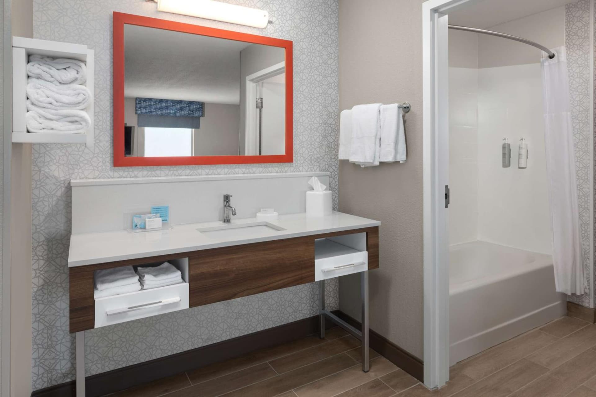 Hampton Inn & Suites Saginaw gallery photo in Saginaw, MI — image 13