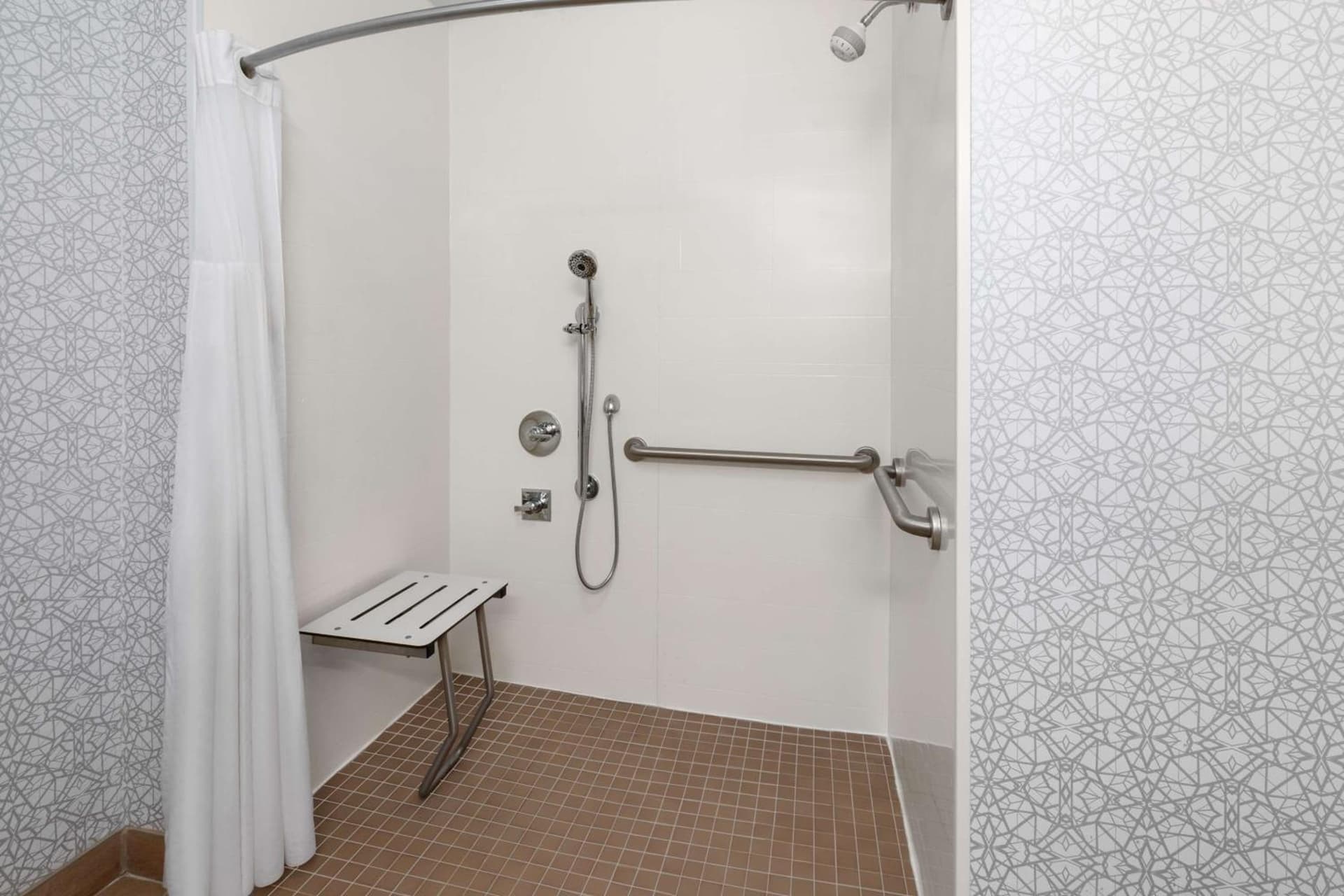 Hampton Inn & Suites Saginaw gallery photo in Saginaw, MI — image 12