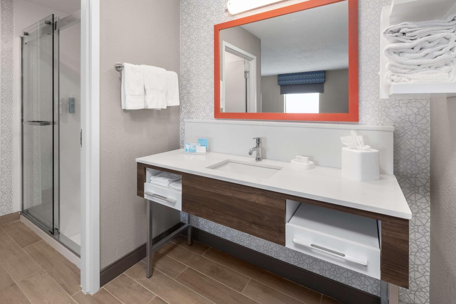 Hampton Inn & Suites Saginaw interior in Saginaw, MI — gallery photo 2