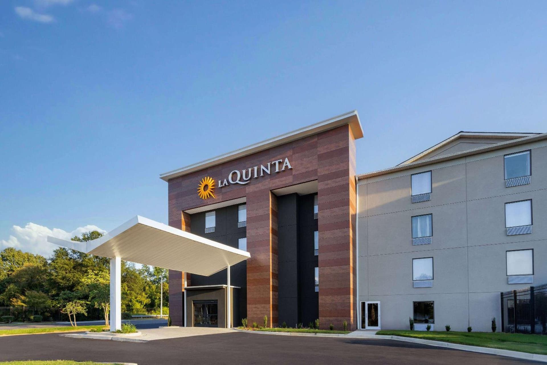La Quinta Inn & Suites by Wyndham Memphis I-240 featured exterior or lobby in Memphis, TN — similar hotel