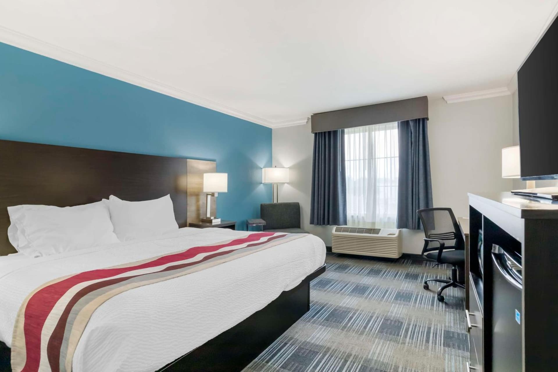 Best Western Medical Center North Inn & Suites Near Six Flags property views in San Antonio, TX — gallery photo 3