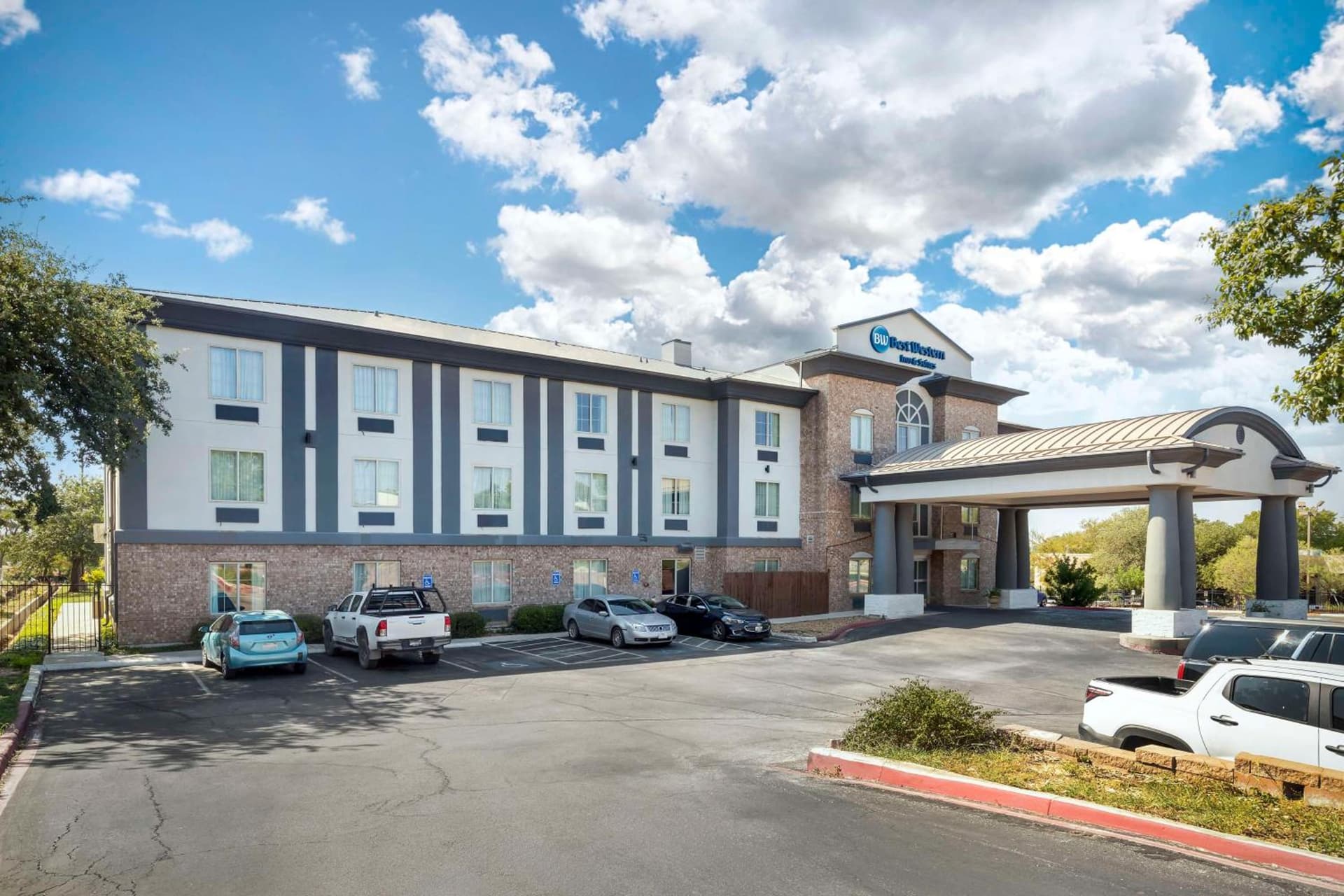 Best Western Medical Center North Inn & Suites Near Six Flags gallery photo in San Antonio, TX — image 7